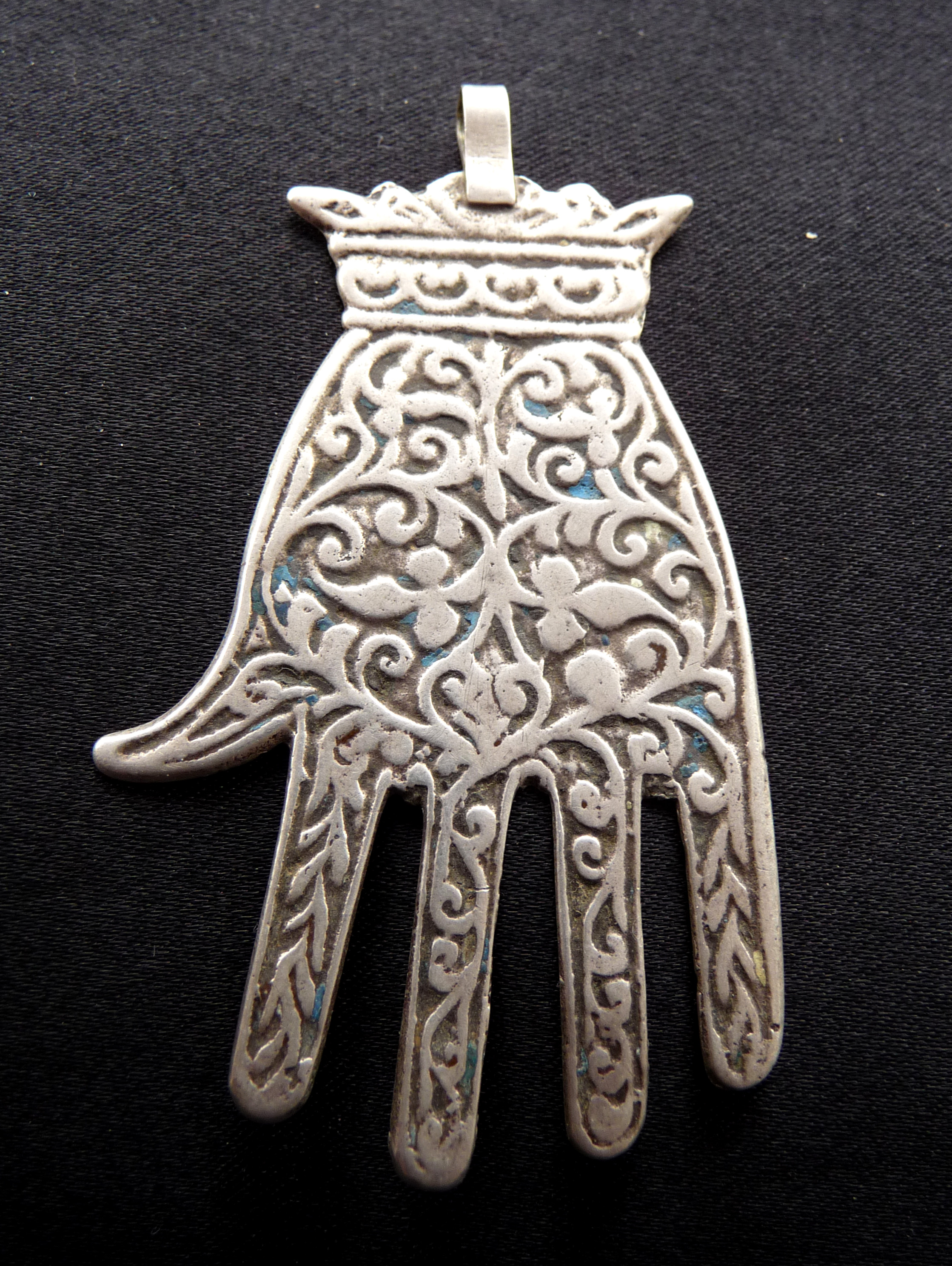 Hand of Fatima n. 05 – Khamsa – Berber, Essaouira, MoroccoHand of ...