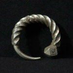 Old Fine Tuareg Earring – TSABIT – Massive Silver – Niger