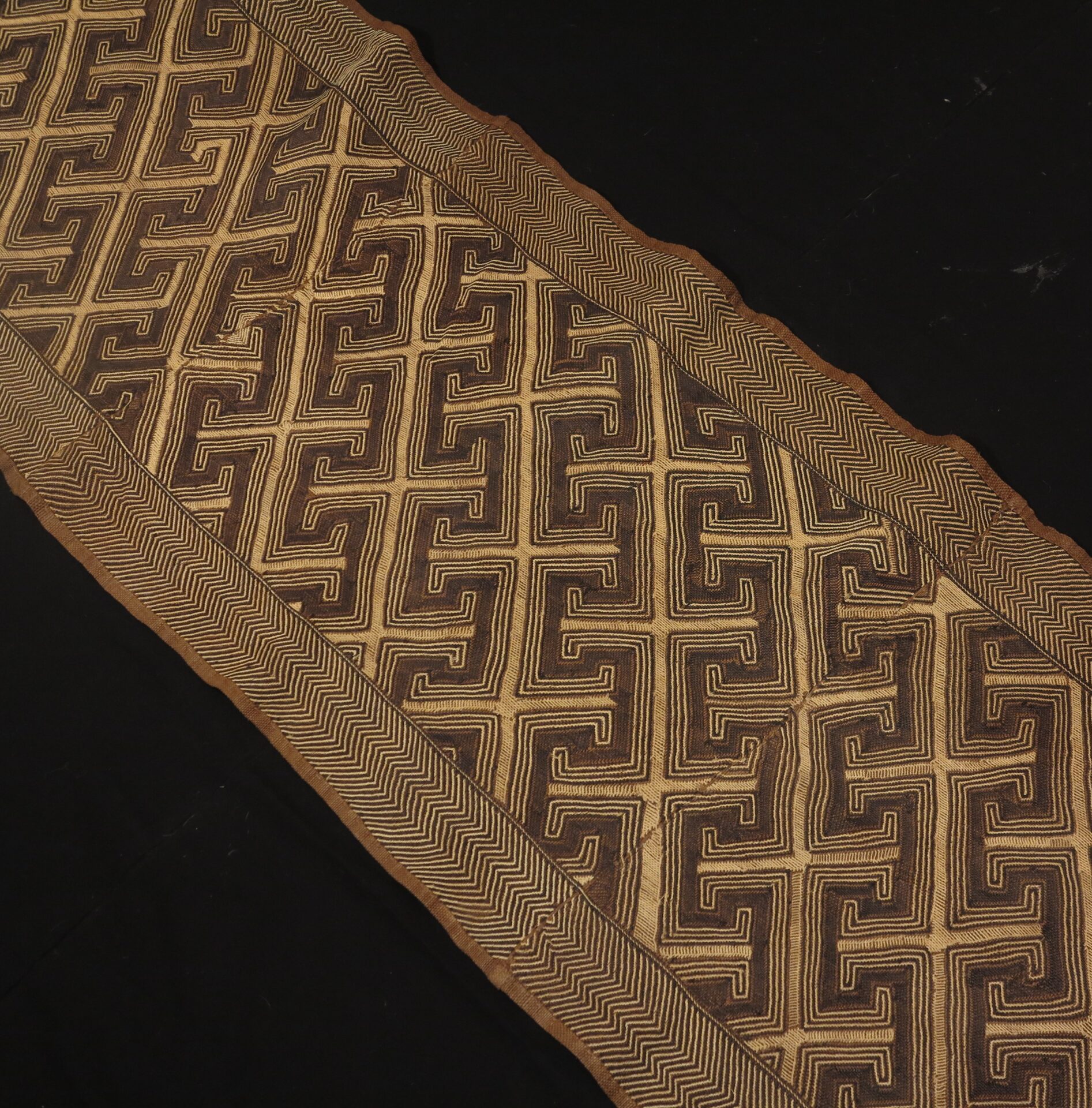 Bushoong Old Large Kuba Raffia – BUSHOONG – DR Congo - Amazigh Ethnic Jewelry