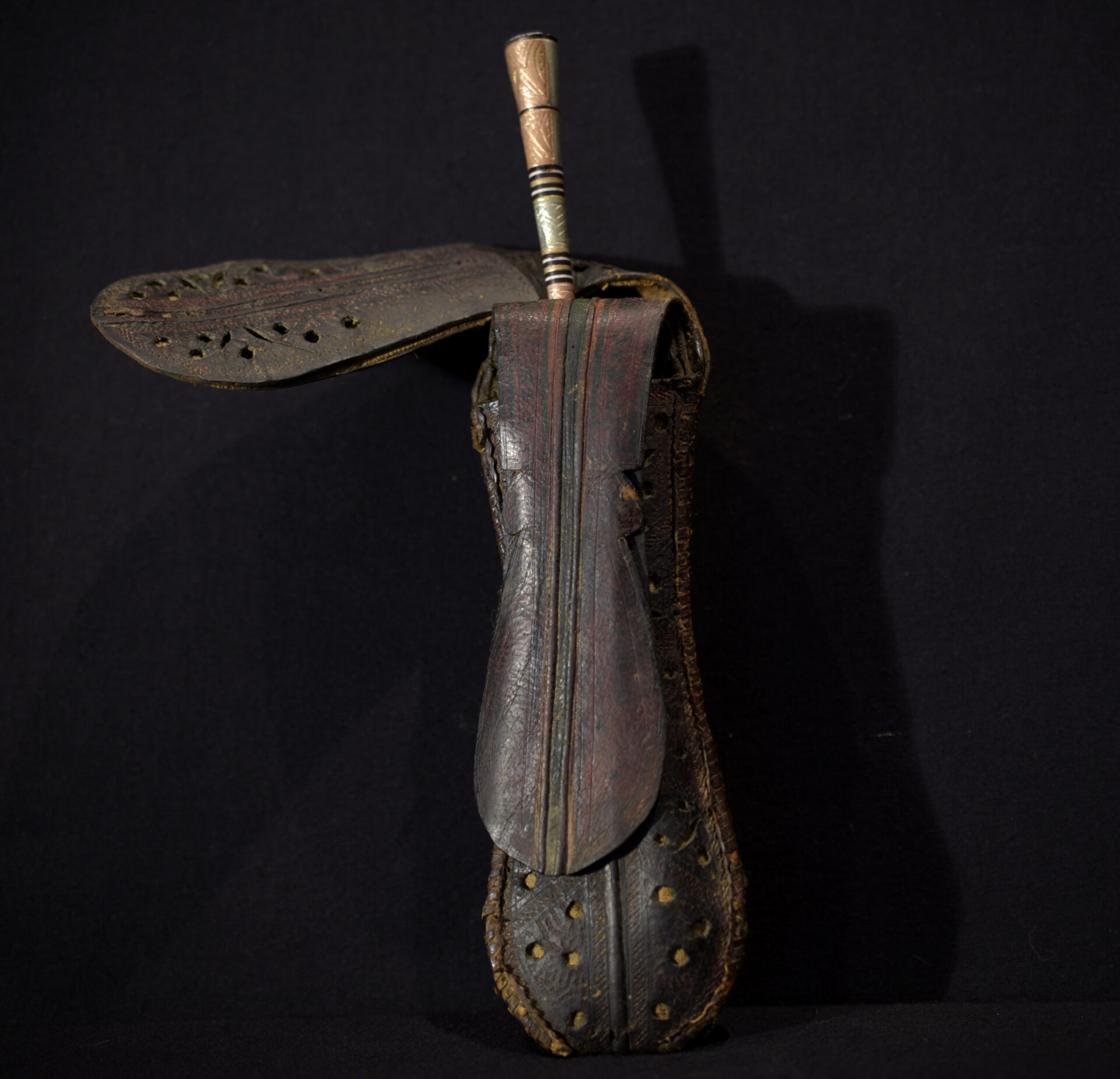 Hover to zoom Have one to sell? Sell now Old Tuareg Leather Bag and Smoking Pipe – Mauritania