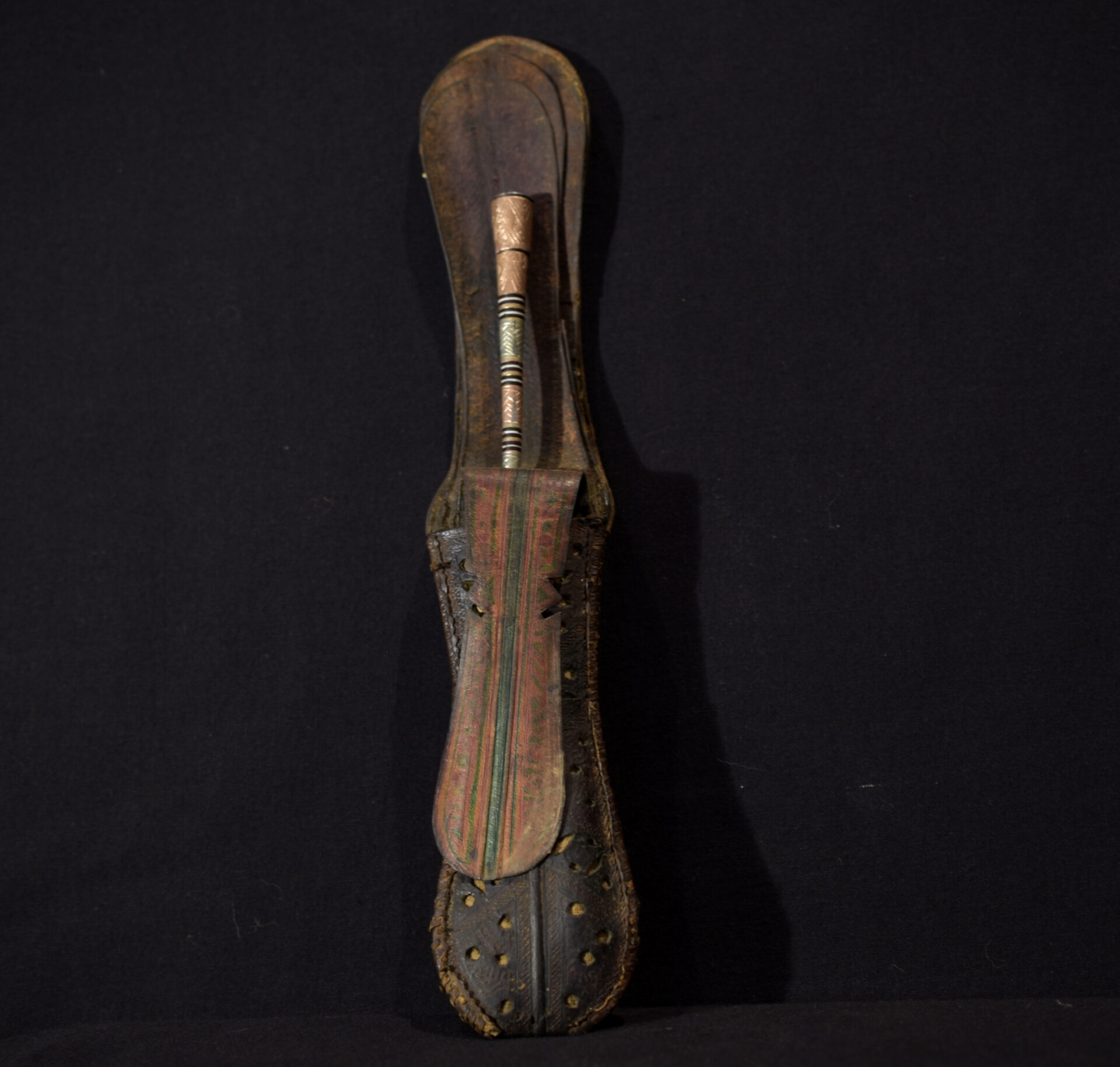 Hover to zoom Have one to sell? Sell now Old Tuareg Leather Bag and Smoking Pipe – Mauritania