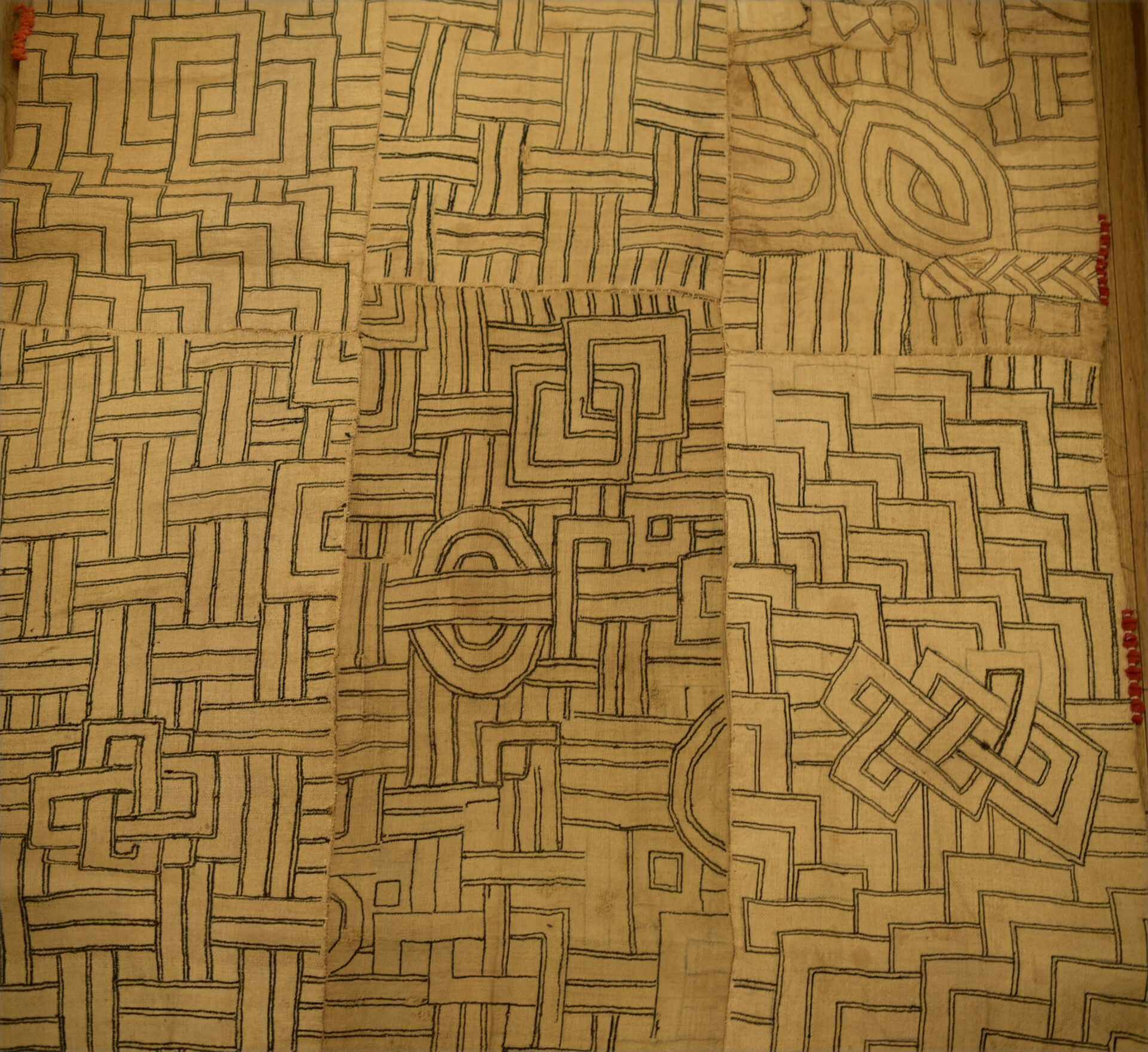 Outstanding Antique Fine Kuba Overskirt – BUSHOONG – Ntshakabwiin – DR Congo