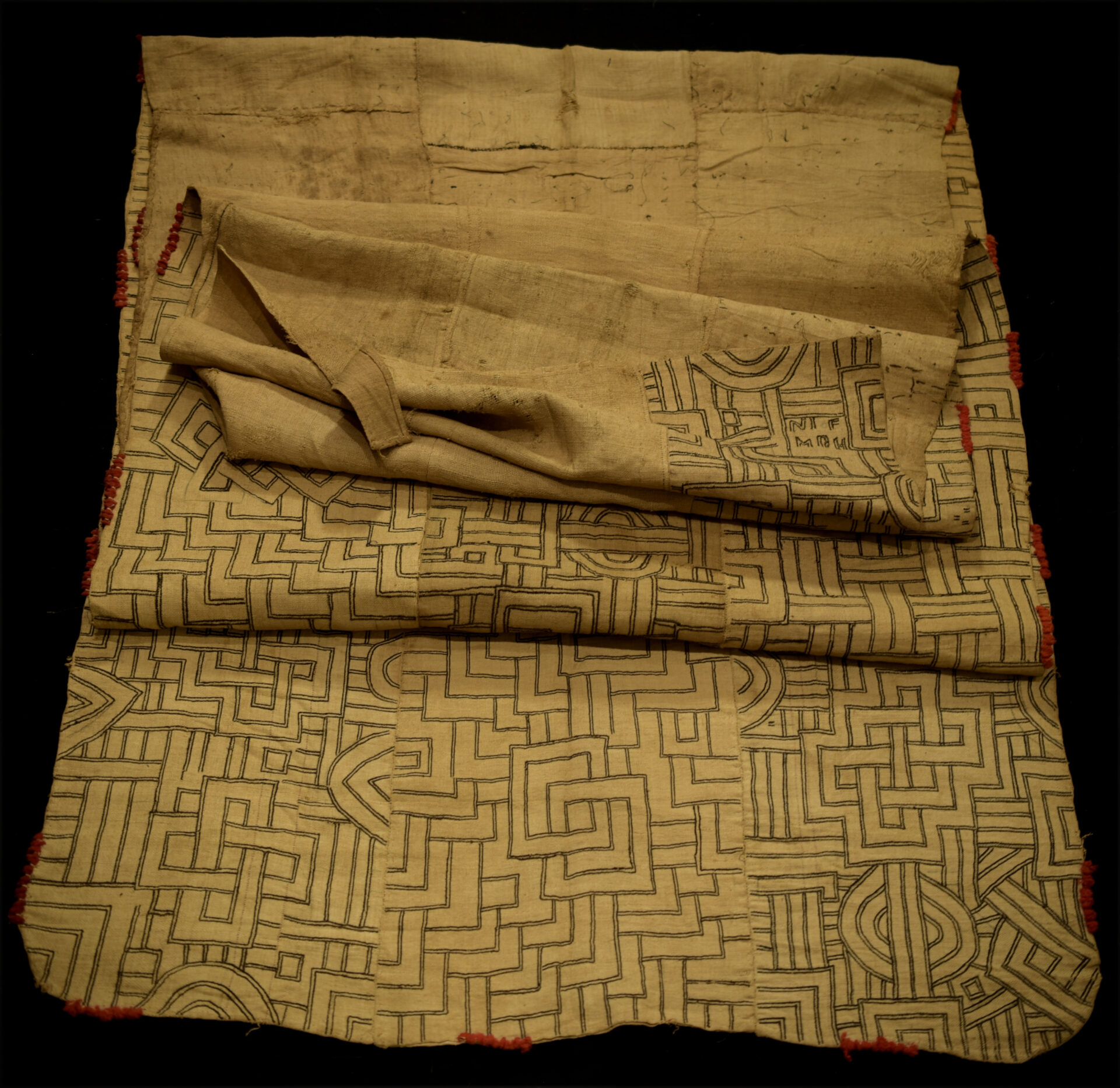 Outstanding Antique Fine Kuba Overskirt – BUSHOONG – Ntshakabwiin – DR Congo