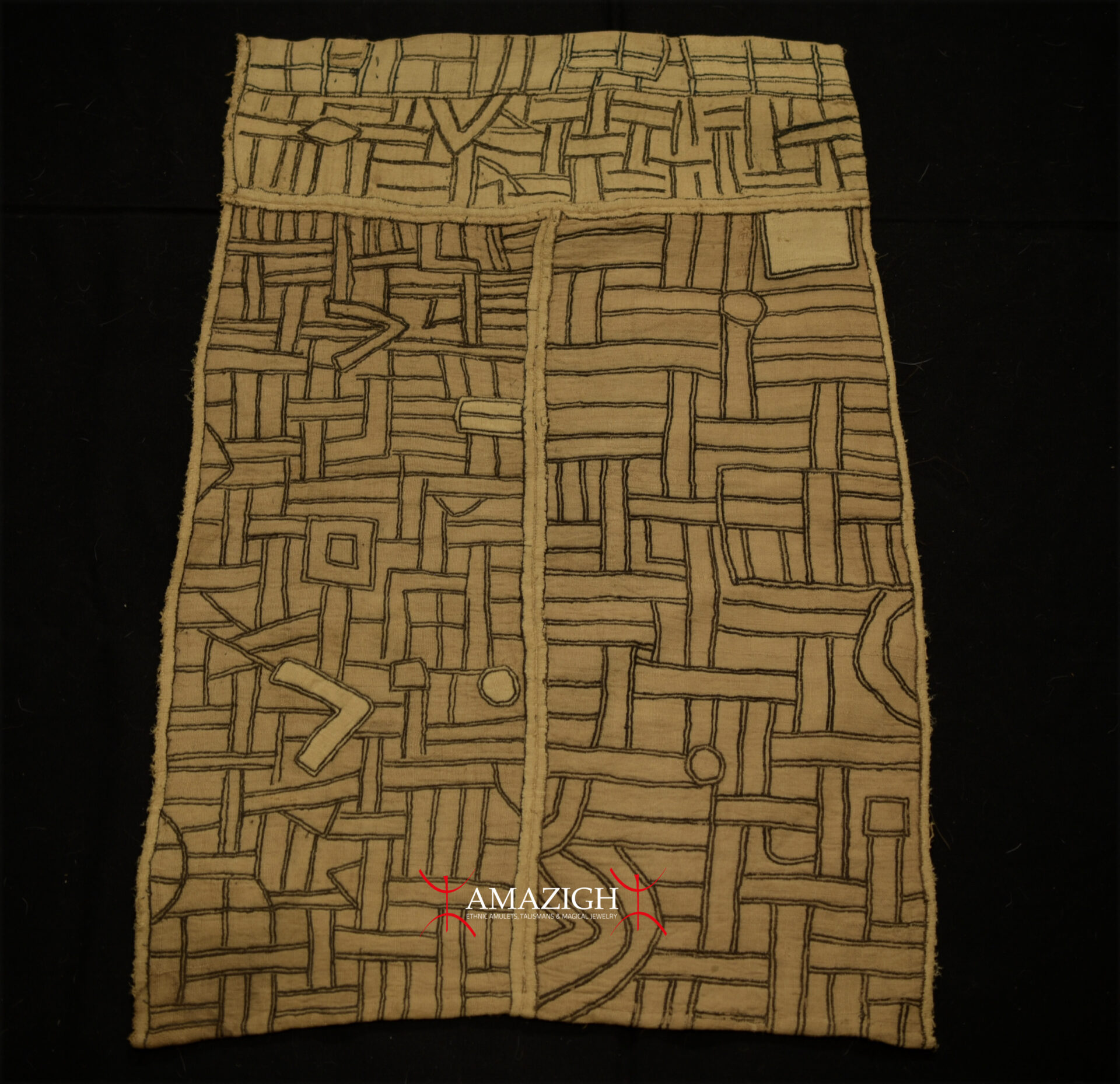 Old Fine Kuba Raffia – BUSHOONG – Kasai Velvet – DR Congoroximately cm. 80,0 x cm. 51,0 (31.50″ x 20.08″).