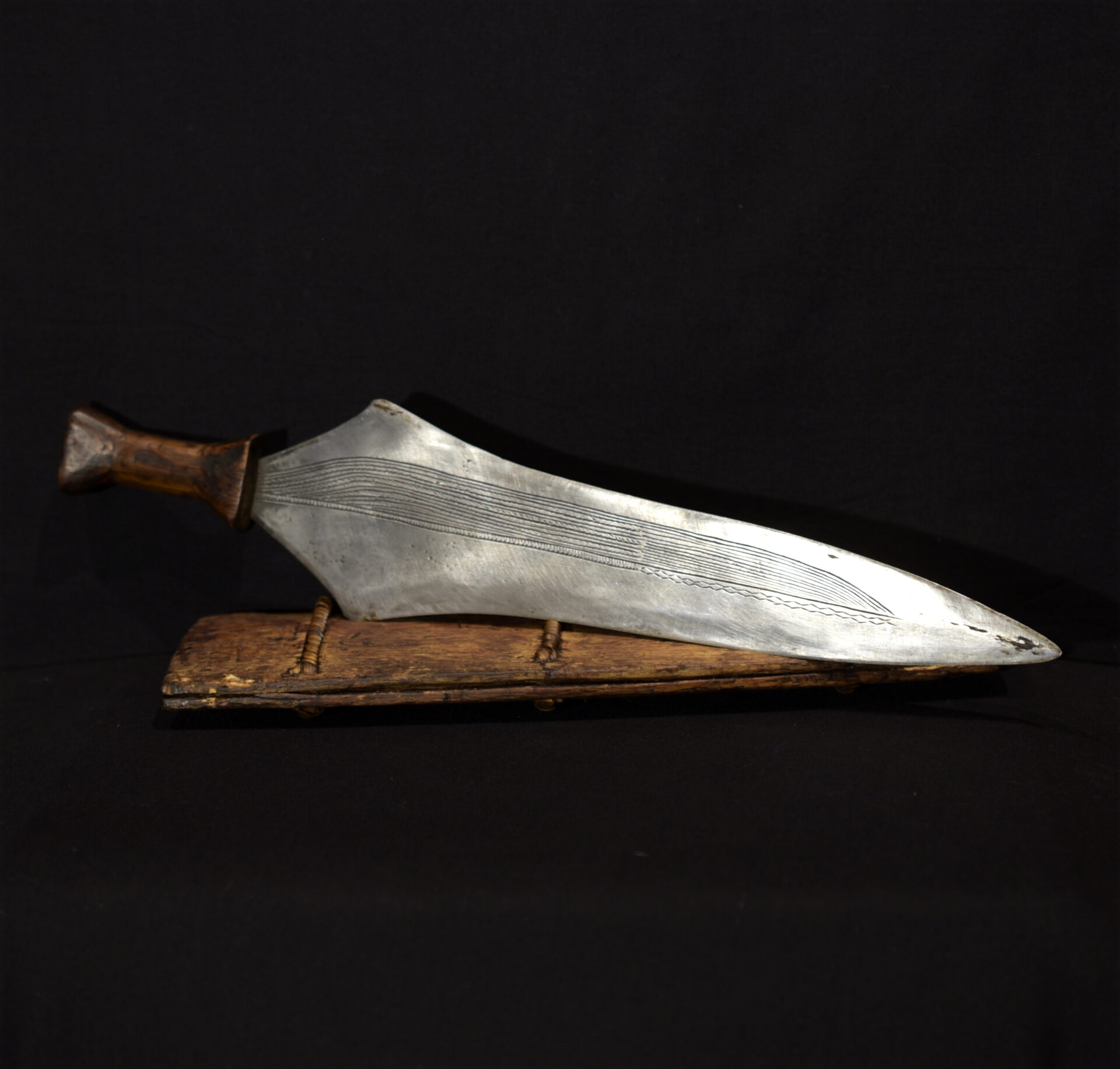 Old Kele Lokele Knife – DR Congo – Rare Complete Item