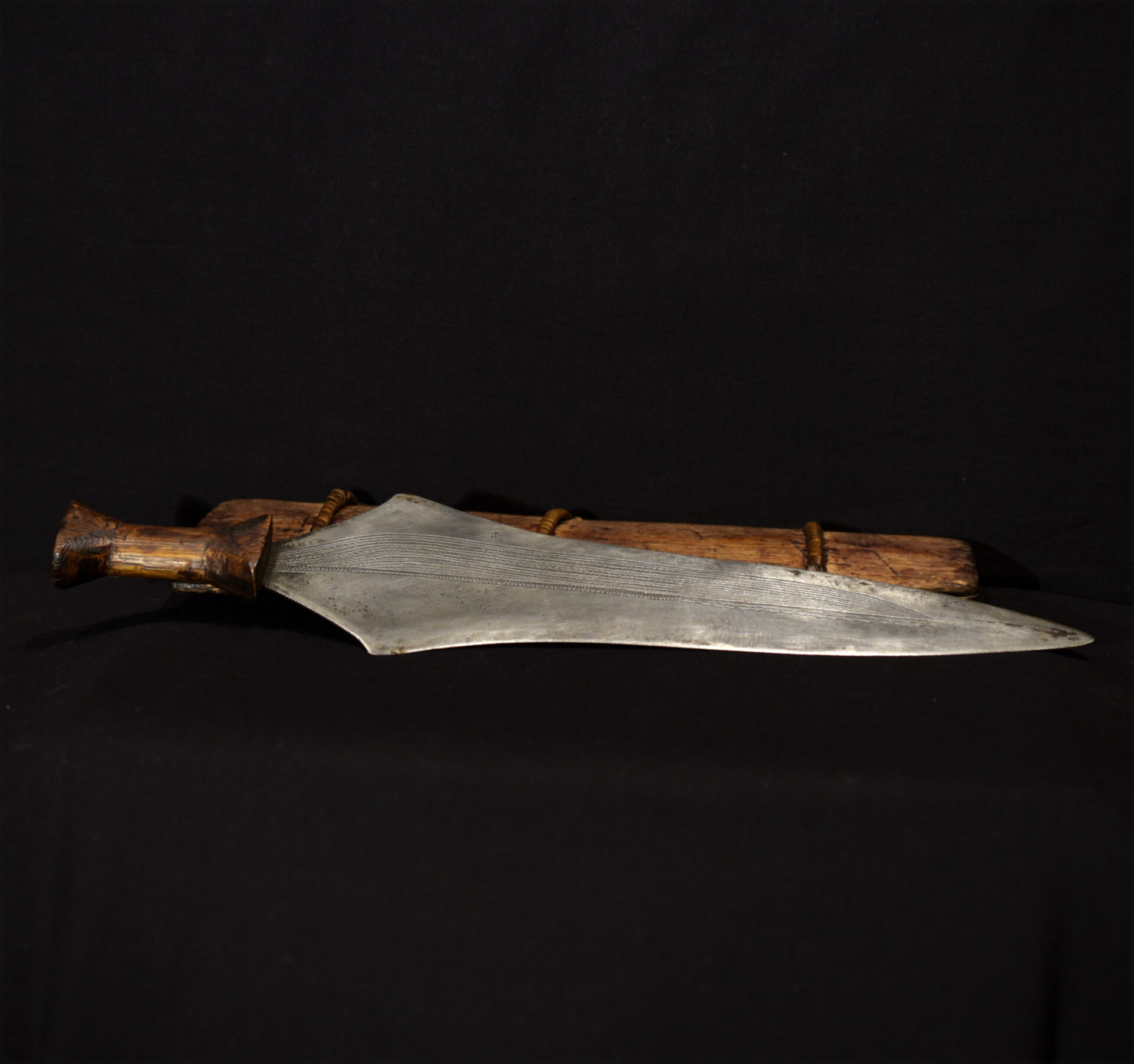 Old Kele Lokele Knife – DR Congo – Rare Complete Item