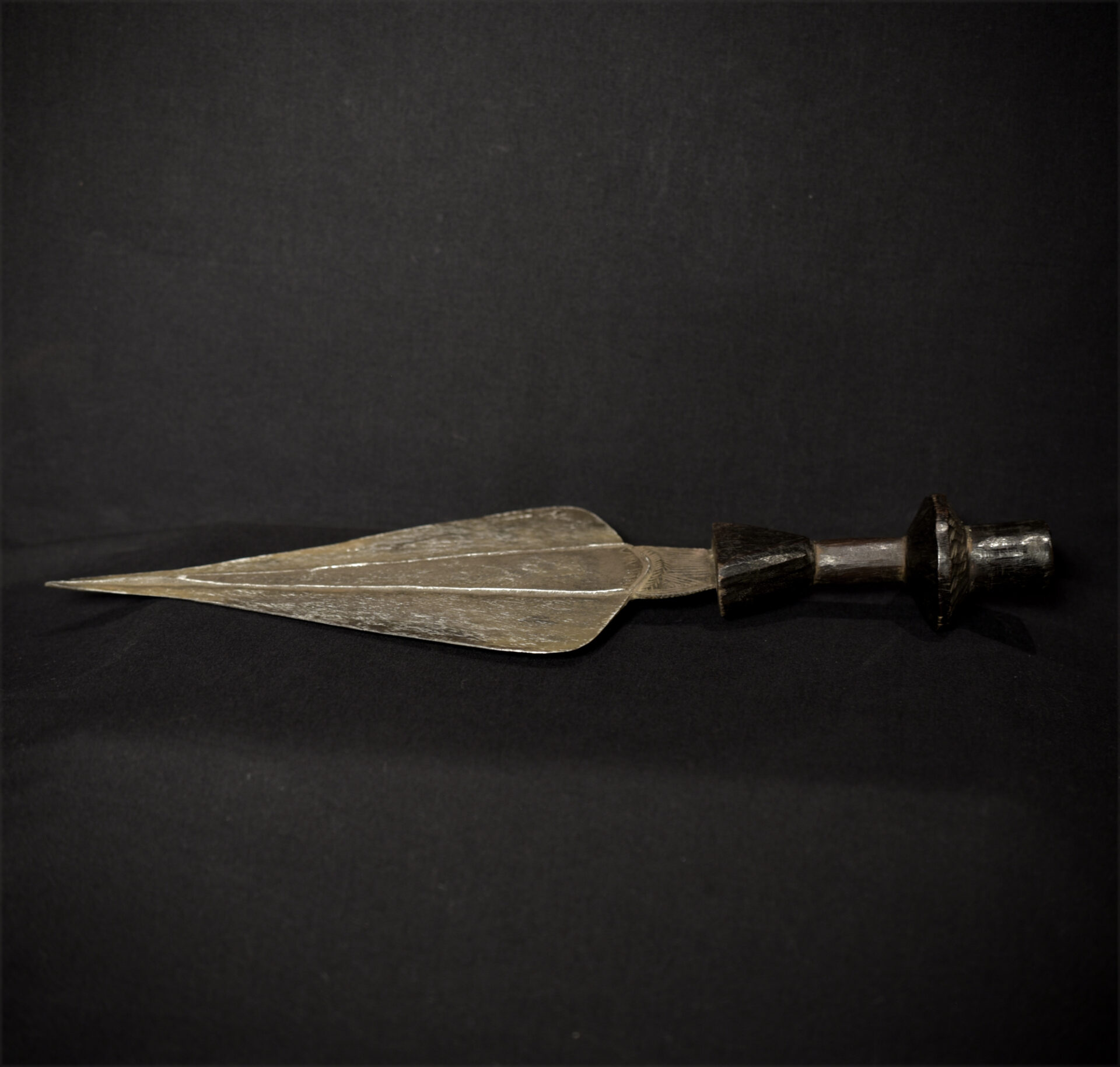 Antique African Knife – Mongo / Saka – DR Congo – Former Belgian Collection