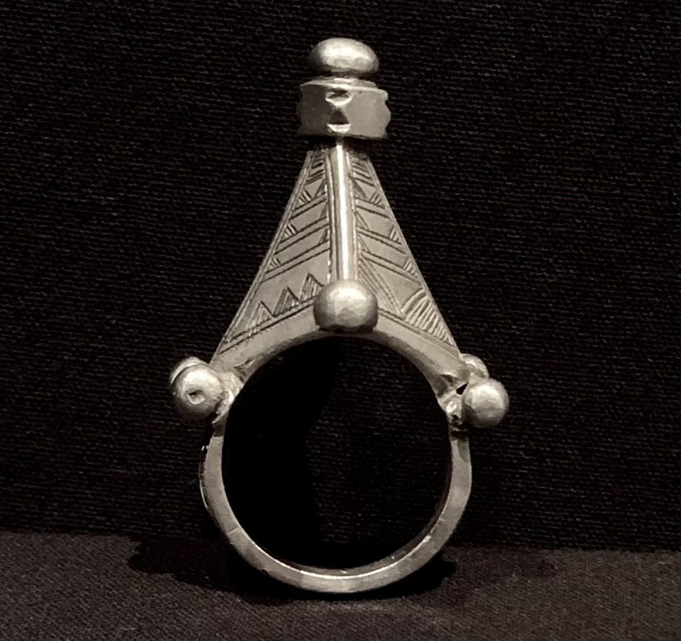 Old Tuareg Ring – Niger