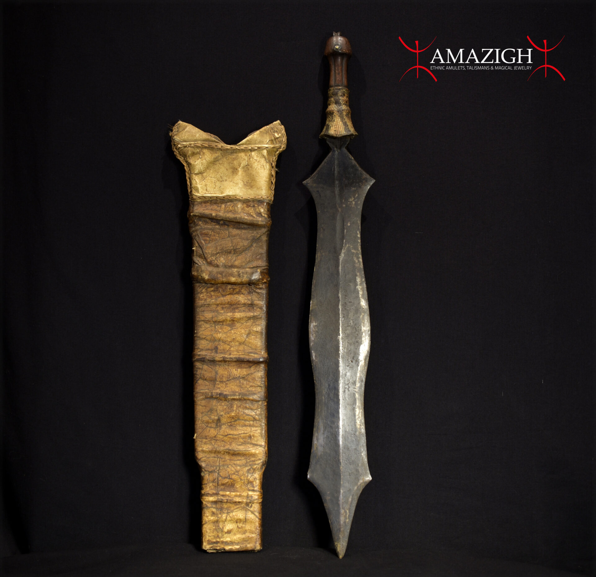 Old Large Salampasu Sword – DR Congo – Outstanding Item