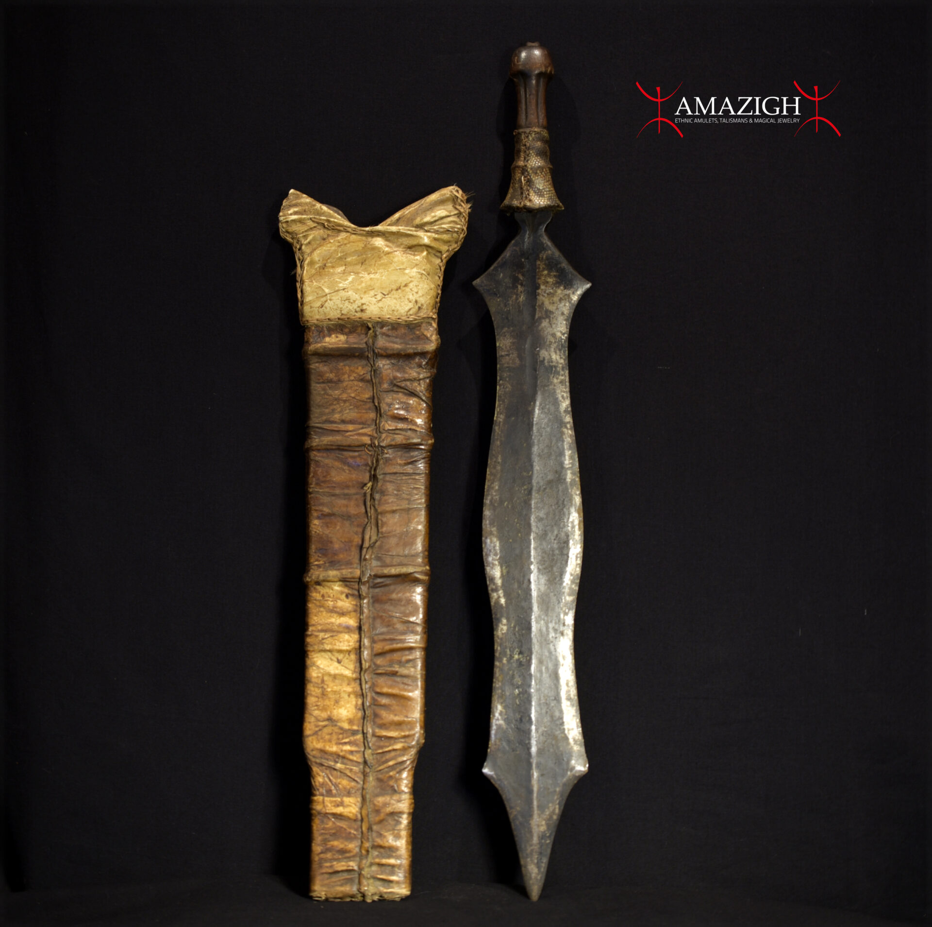 Old Large Salampasu Sword – DR Congo – Outstanding Item