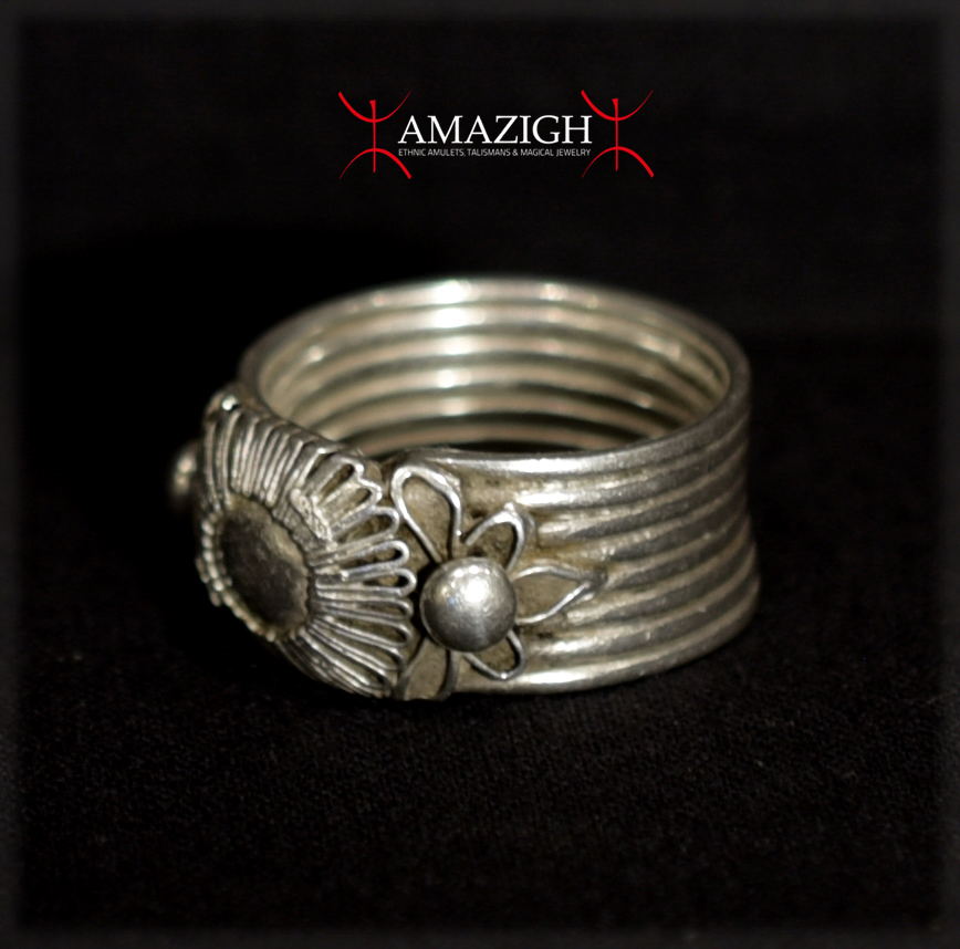Old Fine Beautiful Akha Ring – North Thailand
