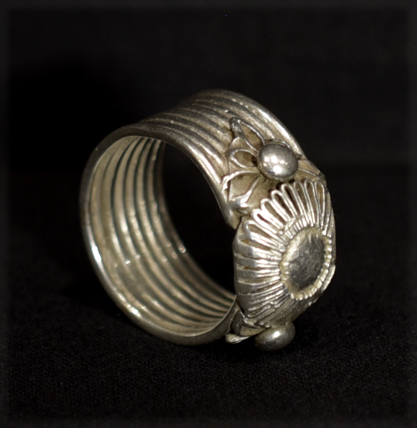 Old Fine Beautiful Akha Ring – North Thailand