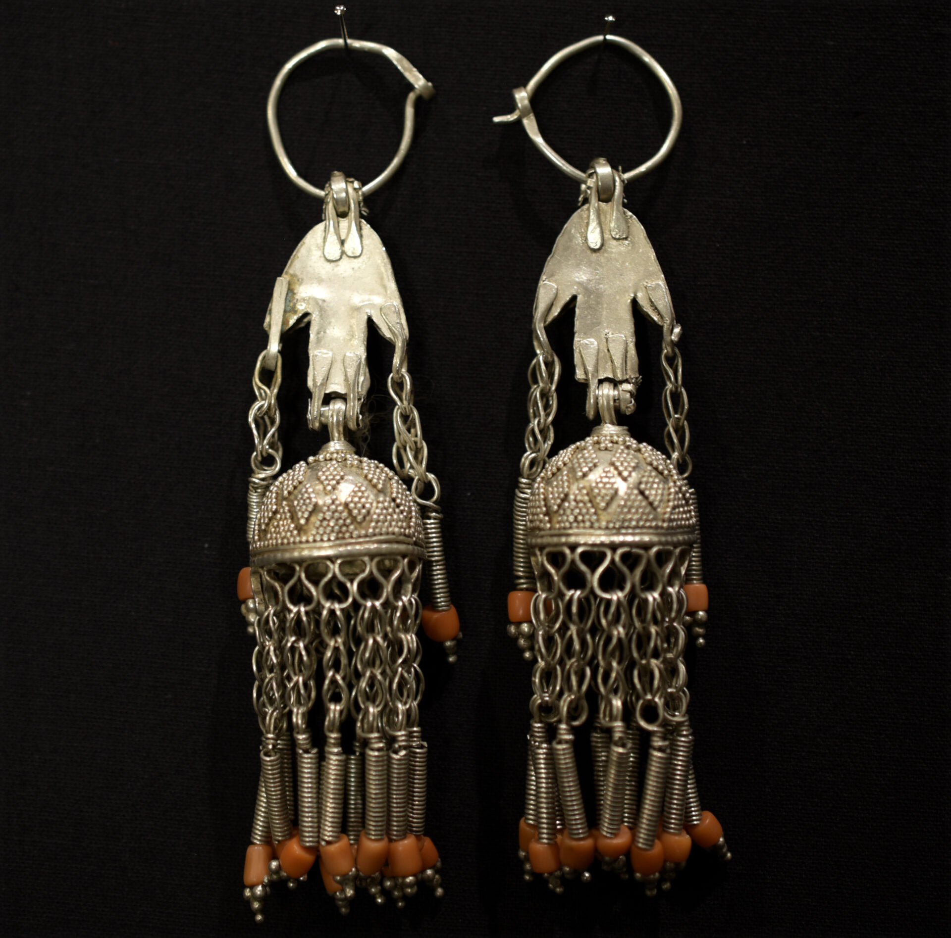 Antique Kyrgyr Silver & Coral Earrings – Gushwar-e Kafasi – Kirghizistan