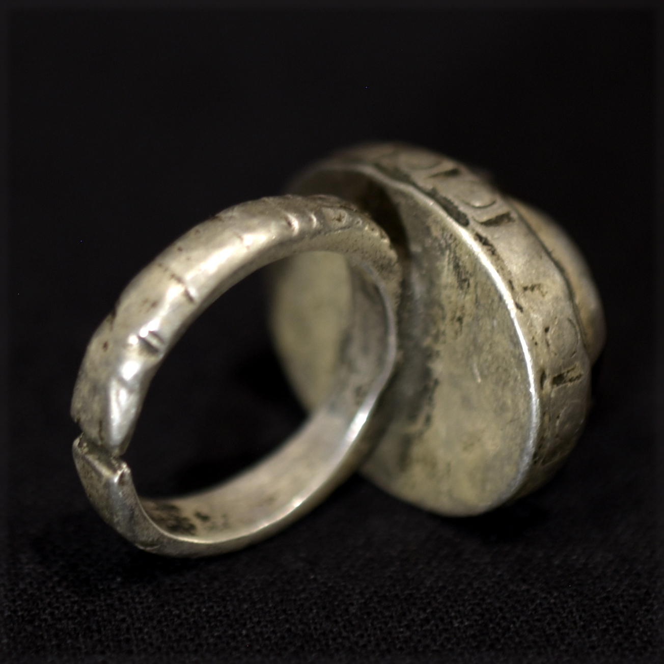Old Fine Tuareg Ring – Silver and Carnelian – Niger