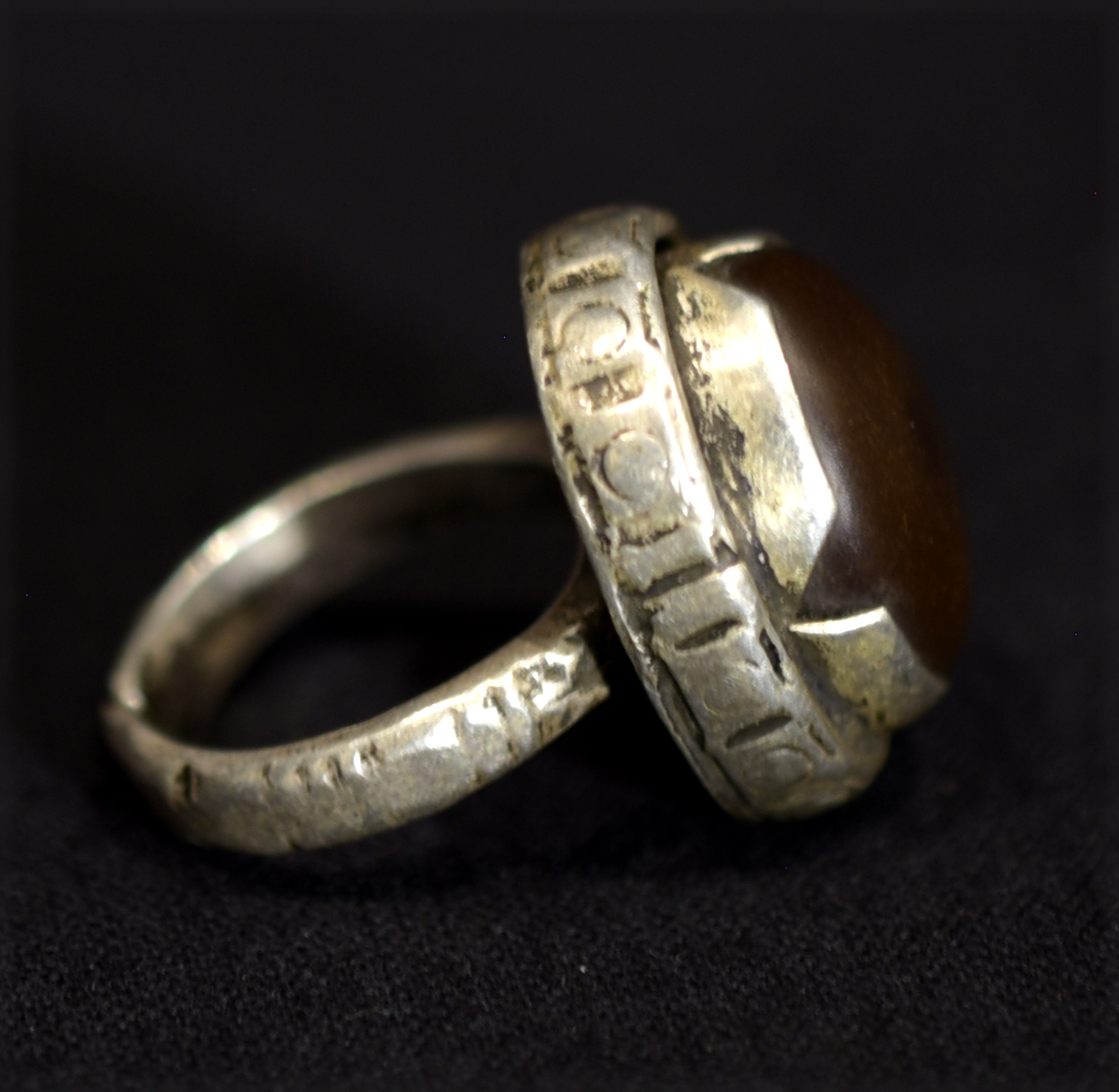 Old Fine Tuareg Ring – Silver and Carnelian – Niger