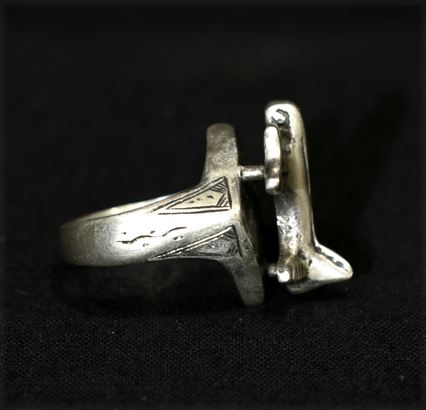 Beautiful Tuareg Ring – Airplane – Massive Silver – Niger