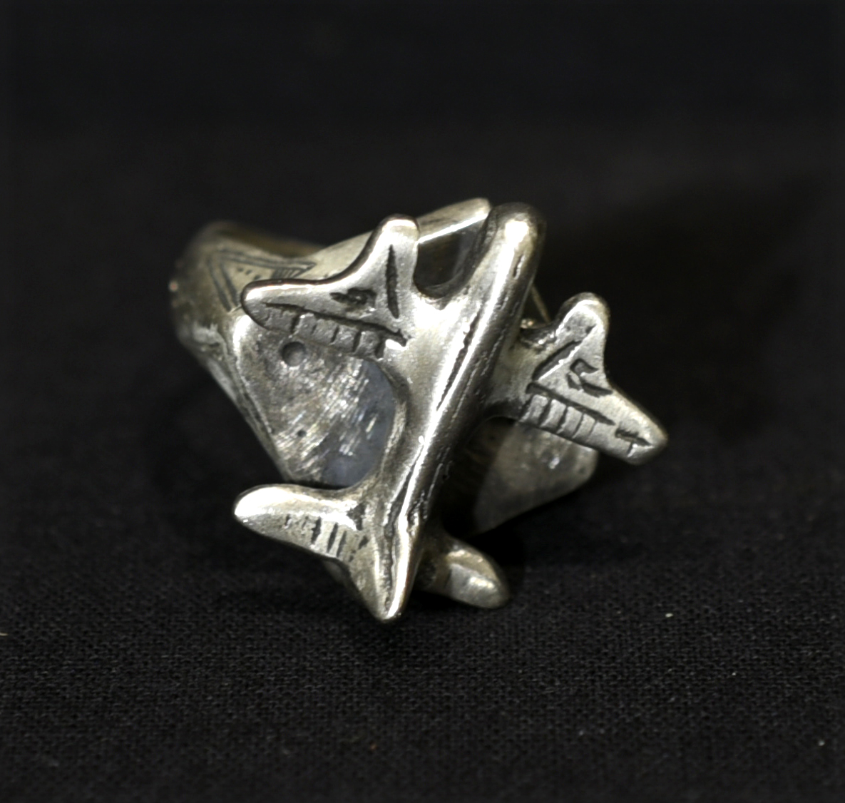 Beautiful Tuareg Ring – Airplane – Massive Silver – Niger