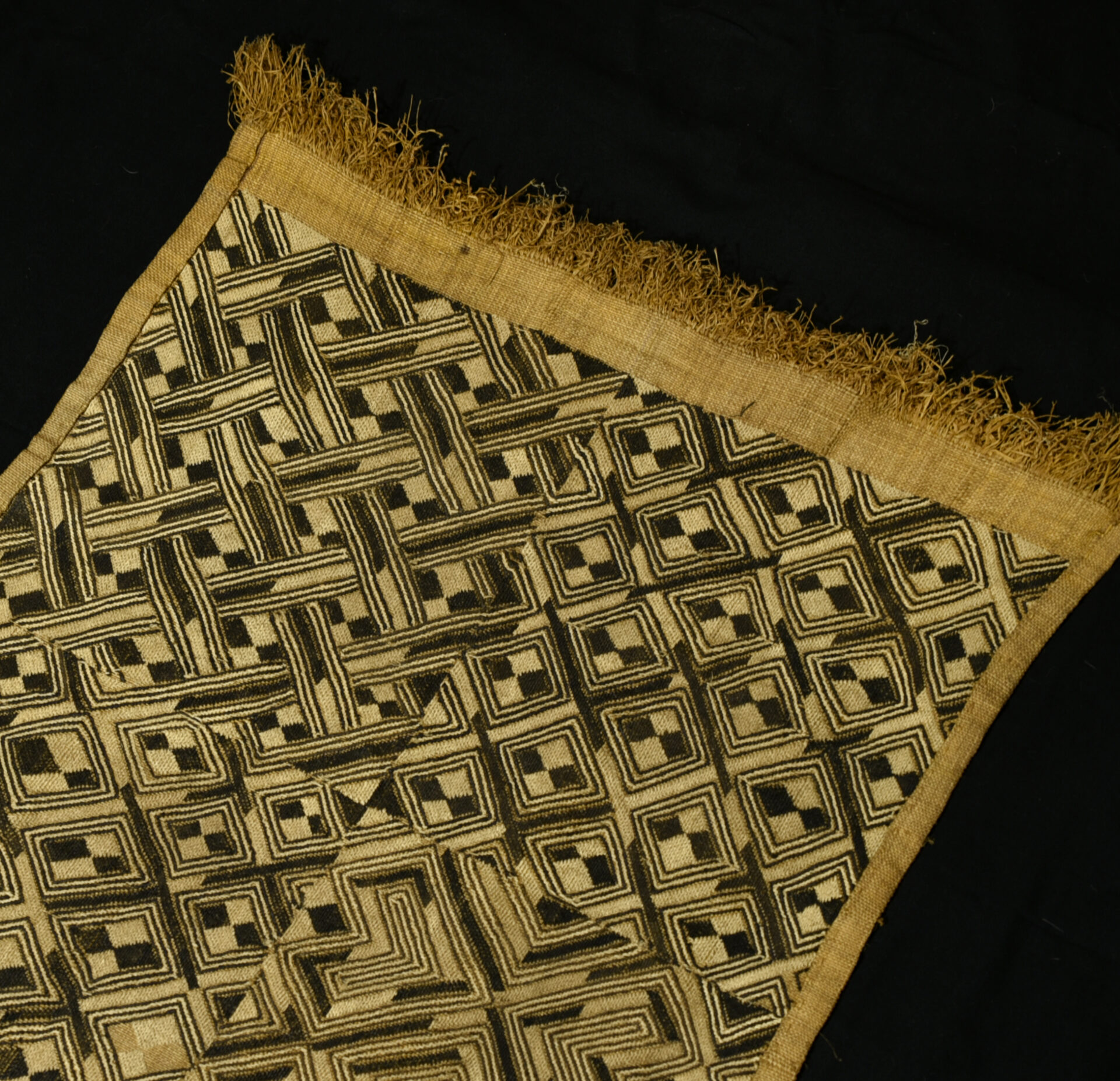Old Fine Kuba Raffia – BUSHOONG – Kasai Velvet – DR Congo