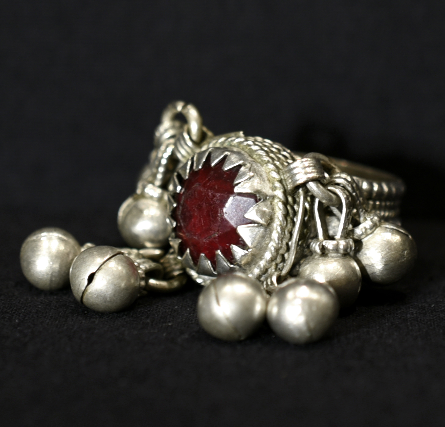 Outstanding Antique Bedouin Silver Ring – Aqiq Ahamar – Saudi Arabia