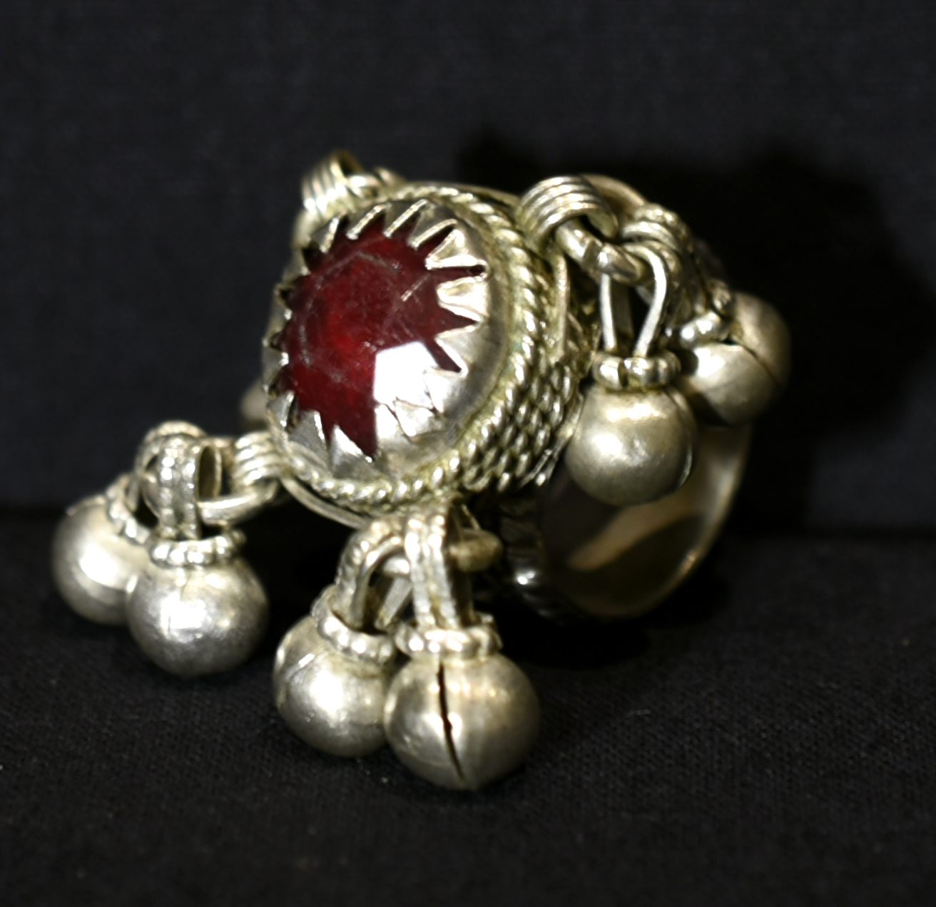 Outstanding Antique Bedouin Silver Ring – Aqiq Ahamar – Saudi Arabia