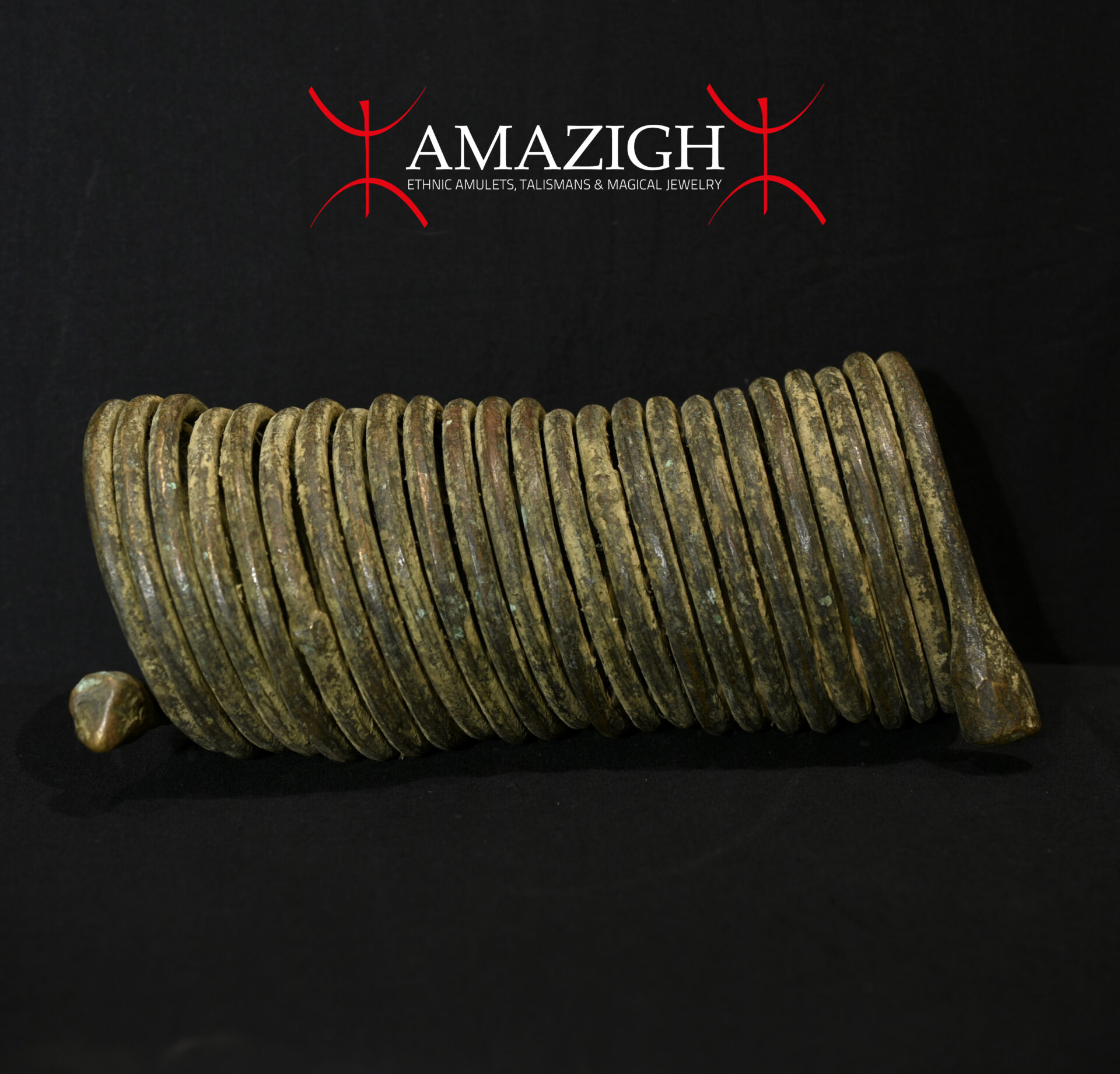 Antique Igbo Bronze Coiled Manilla – Nigeria – 19° century – Outstanding Piece