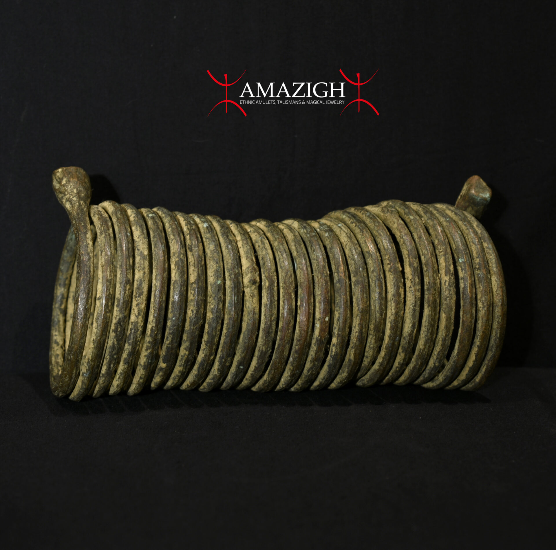 Antique Igbo Bronze Coiled Manilla – Nigeria – 19° century – Outstanding Piece