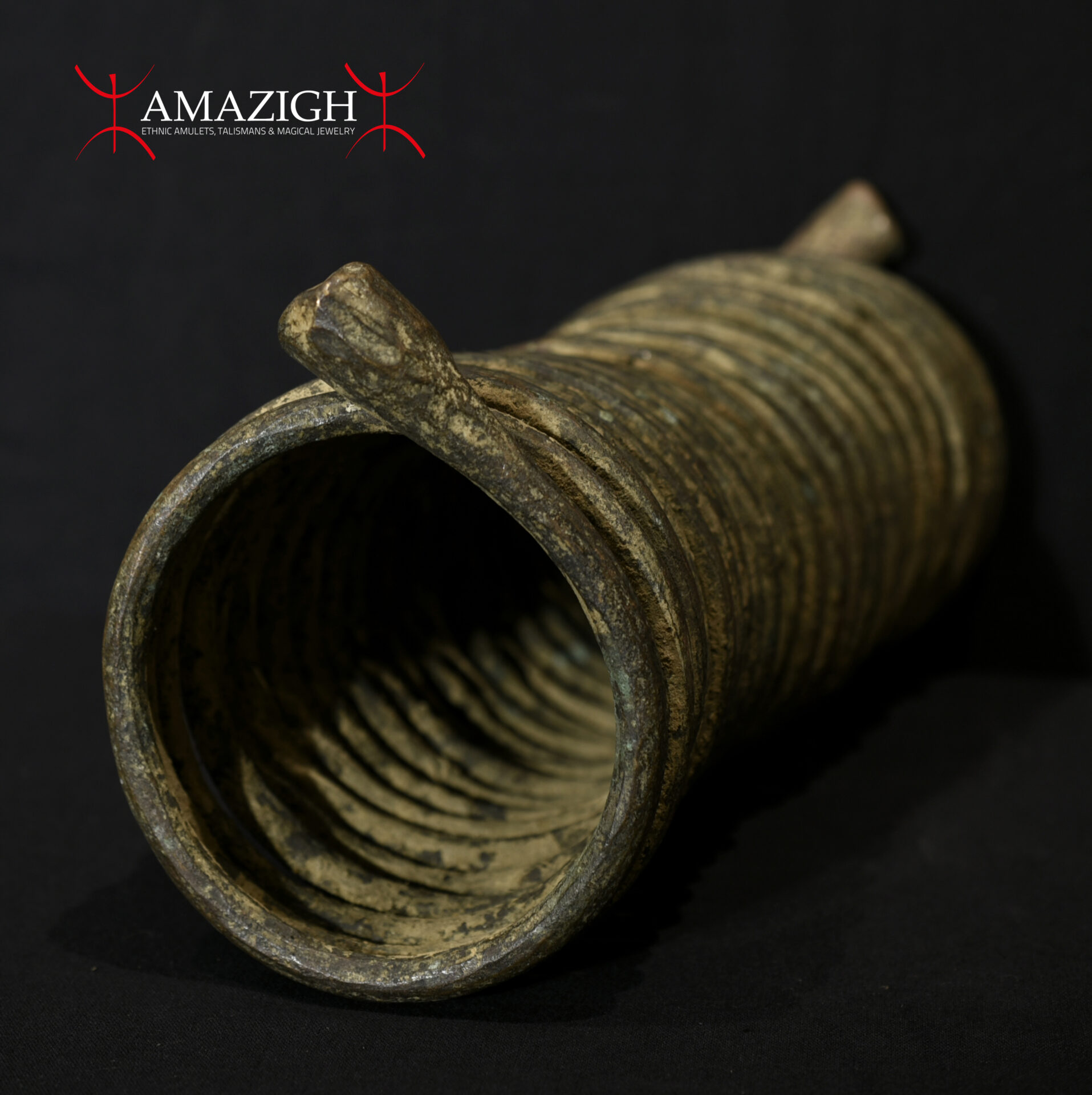 Antique Igbo Bronze Coiled Manilla – Nigeria – 19° century – Outstanding Piece