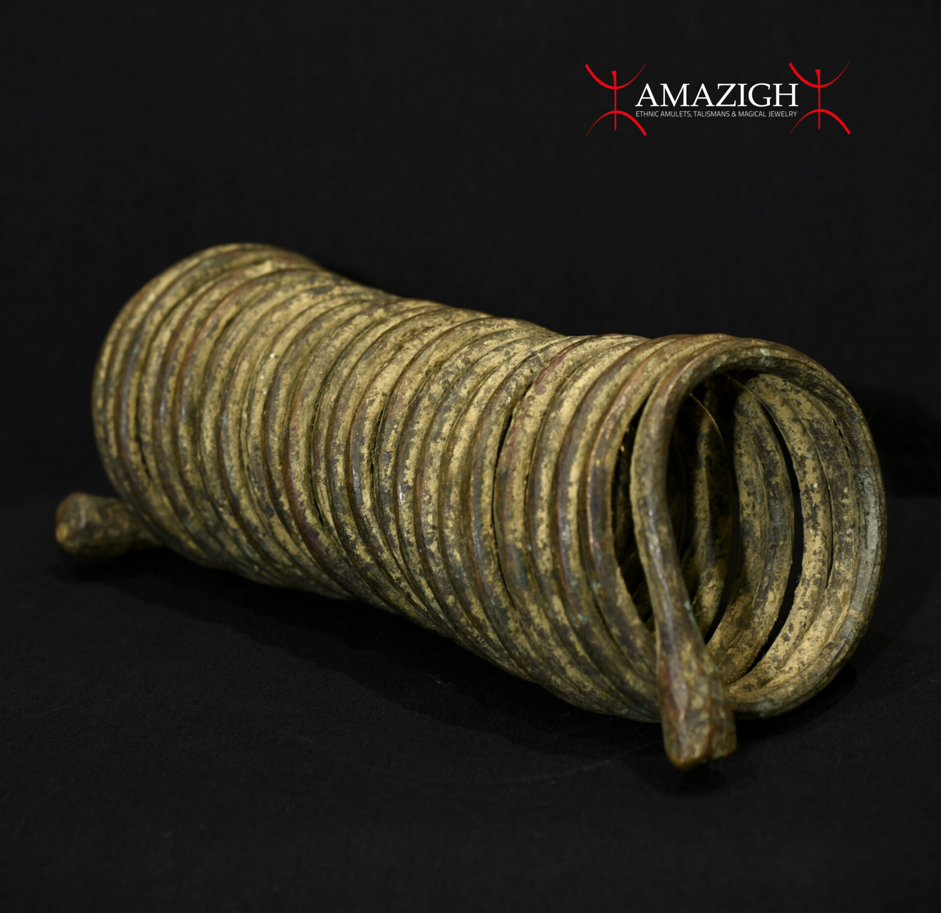 Antique Igbo Bronze Coiled Manilla – Nigeria – 19° century – Outstanding Piece