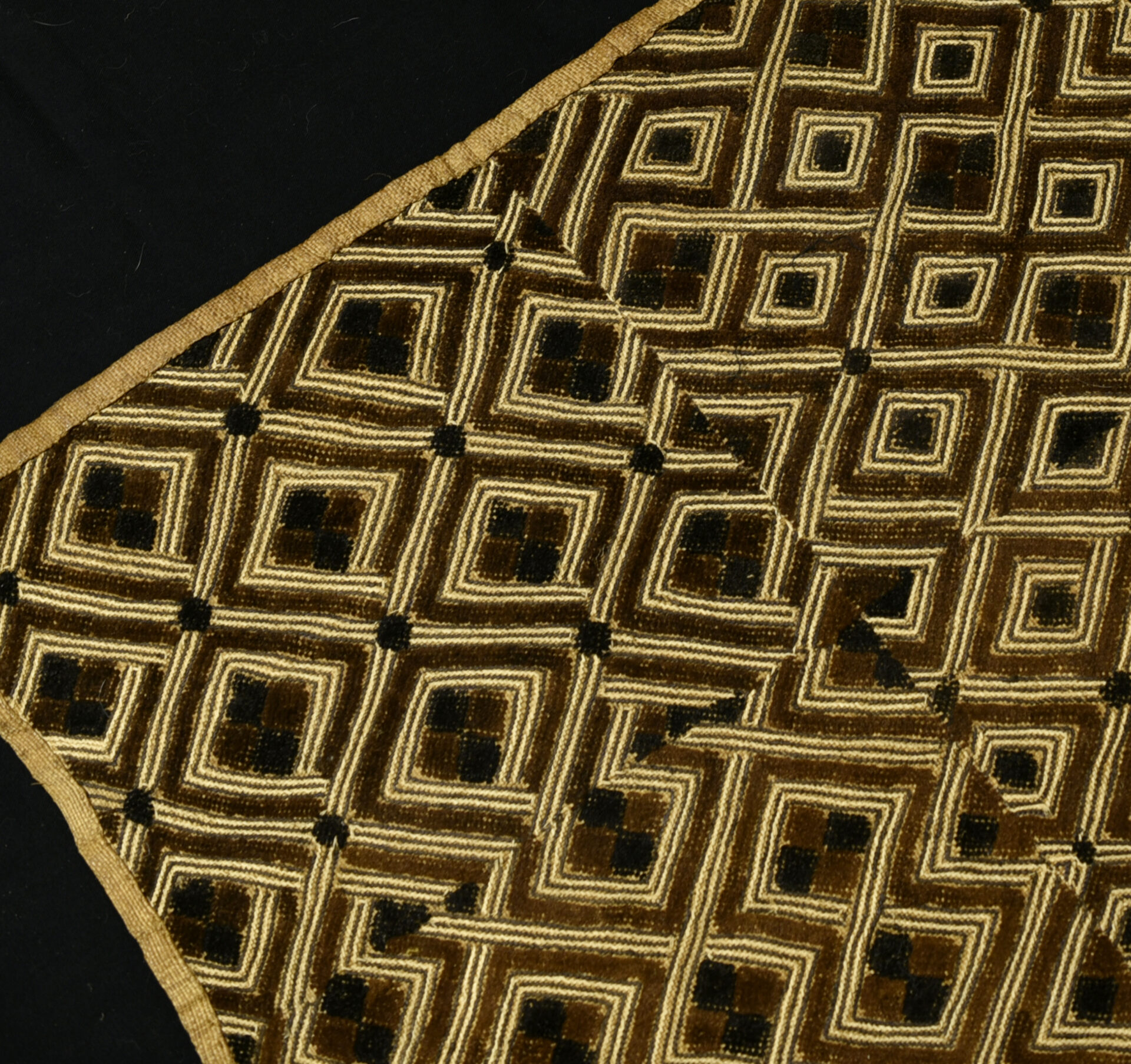 Old Fine Kuba Raffia – SHOOWA – Kasai Velvet – DR Congo