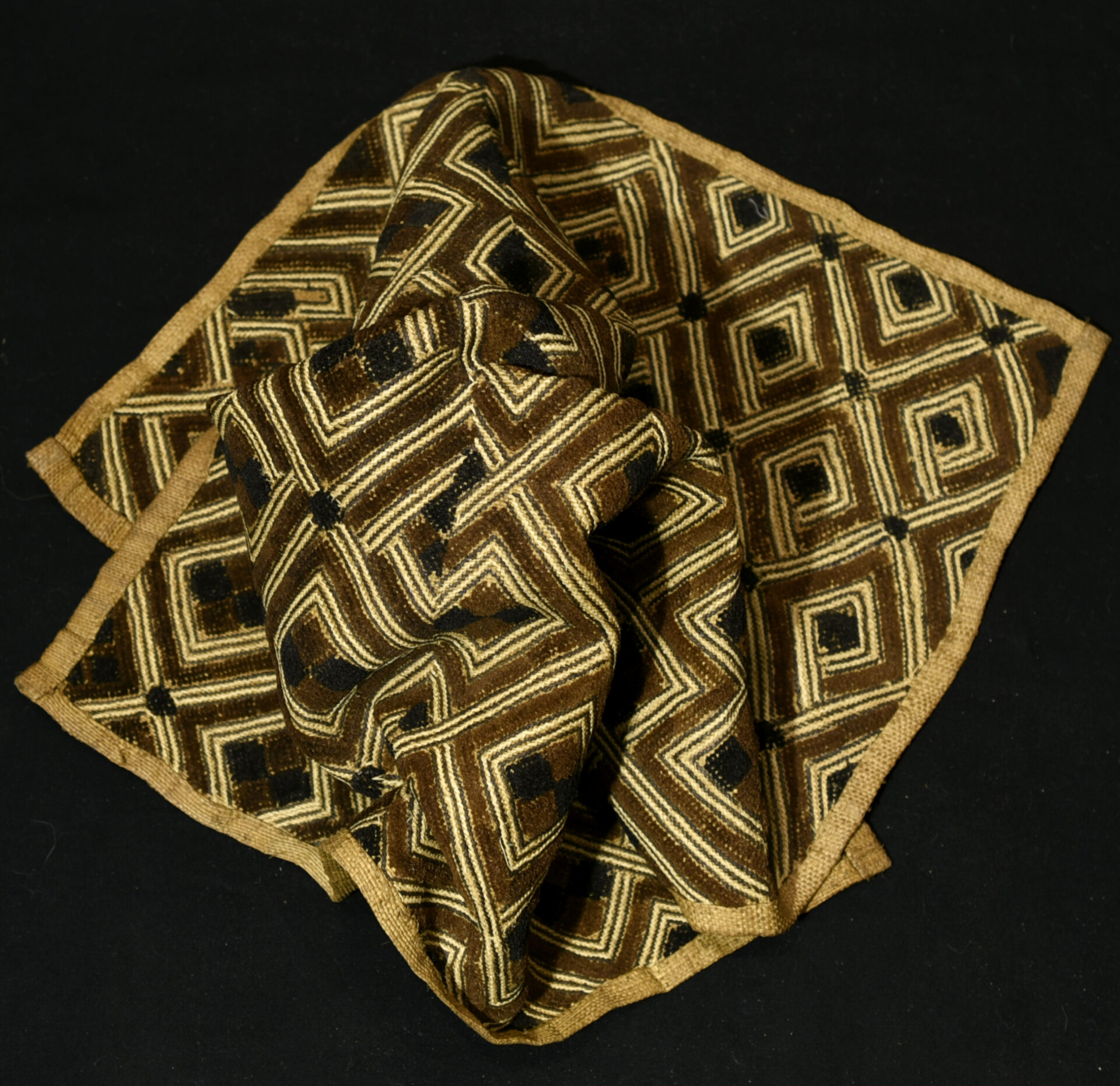Old Fine Kuba Raffia – SHOOWA – Kasai Velvet – DR Congo