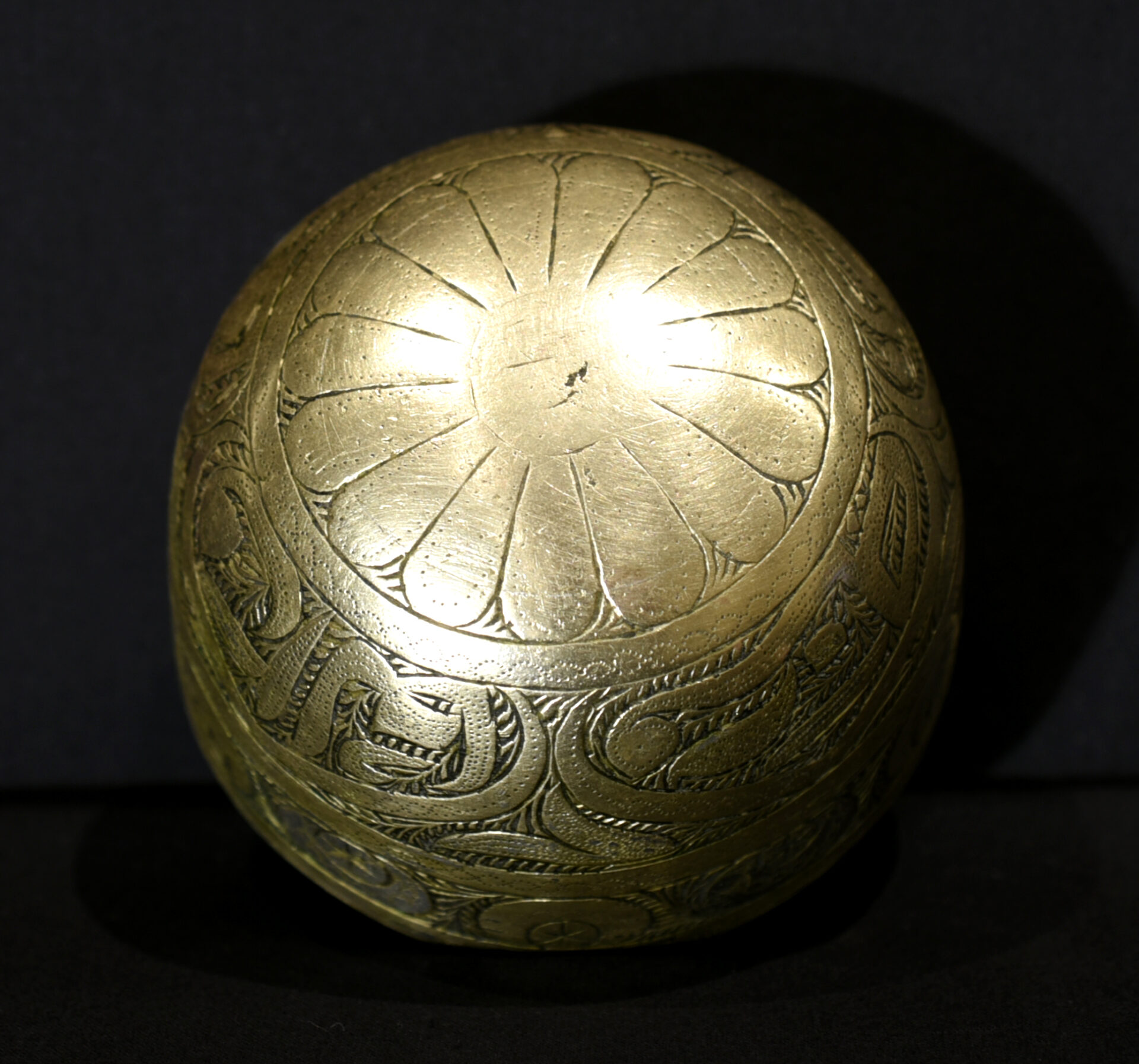 Antique Fine Chiselled Bowl – Beautiful Islamic Metalwork