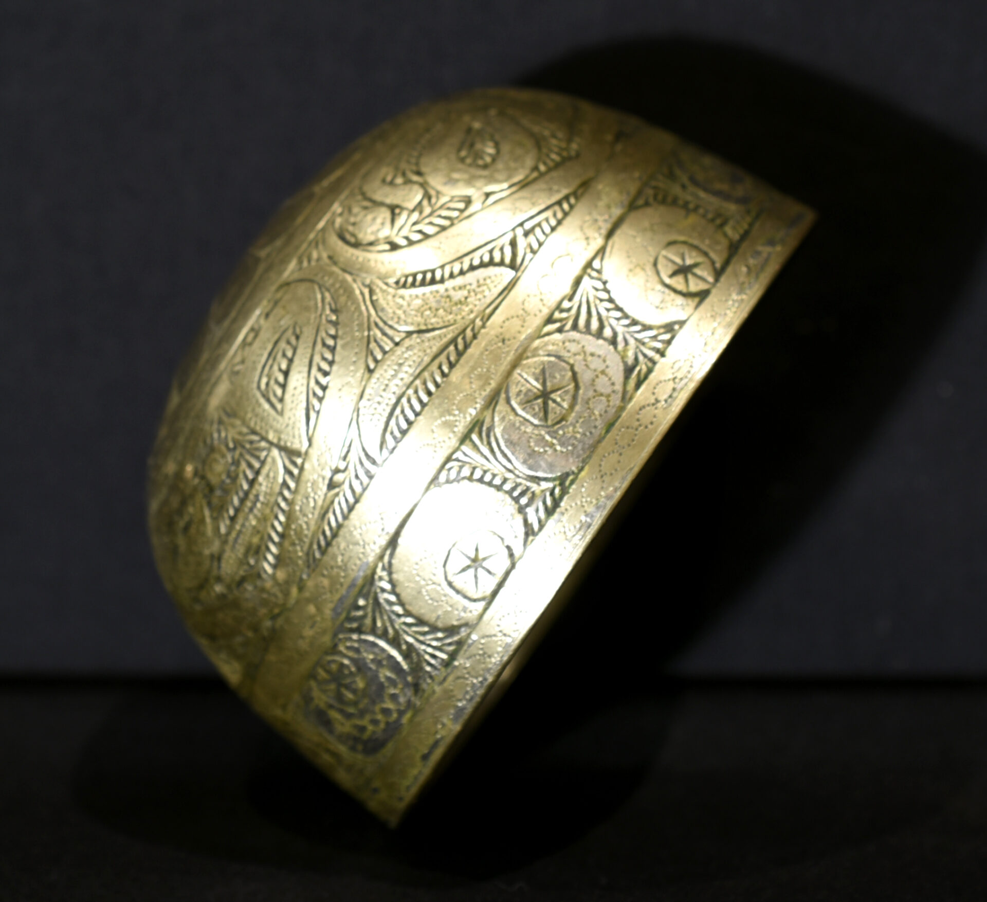 Antique Fine Chiselled Bowl – Beautiful Islamic Metalwork