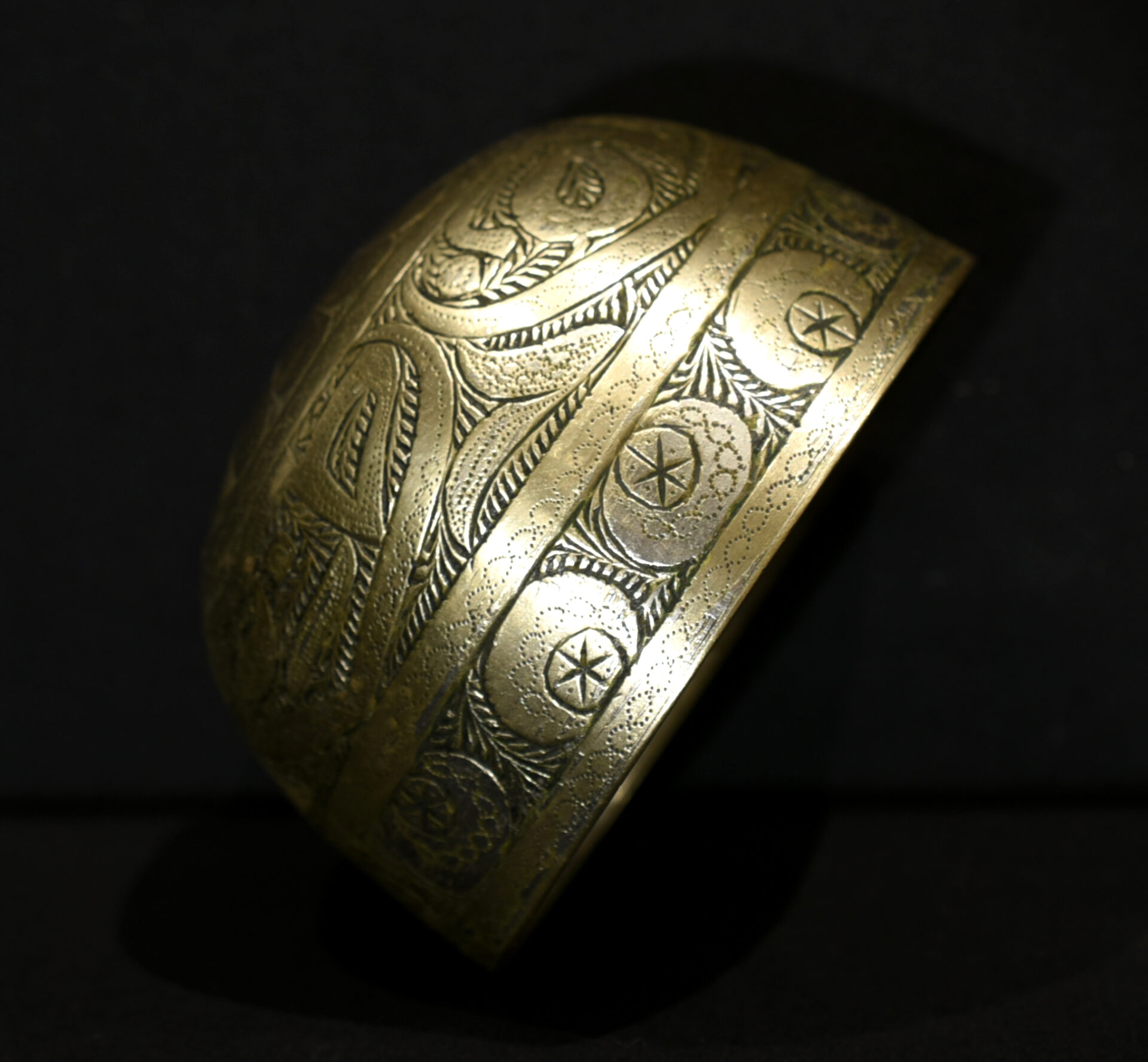 Antique Fine Chiselled Bowl – Beautiful Islamic Metalwork