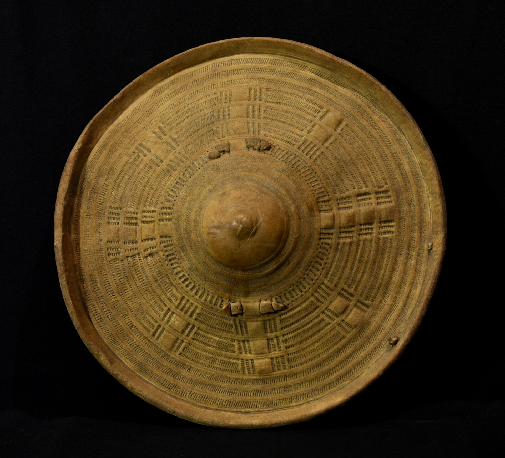 Antique Hide Somali Shield – Gãschãn – East Africa
