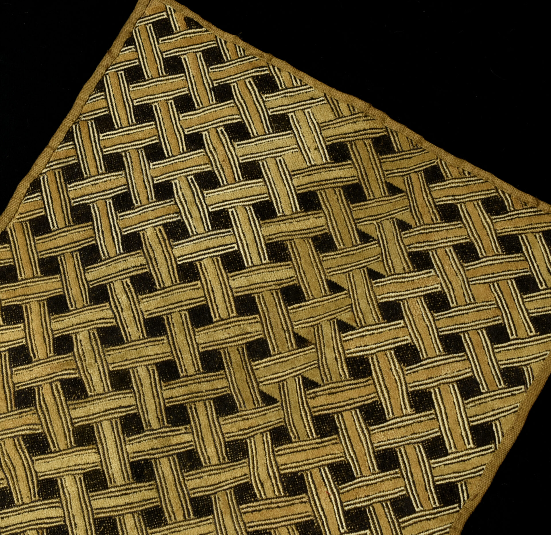 Old Fine Kuba Raffia – SHOOWA – Kasai Velvet – DR Congo