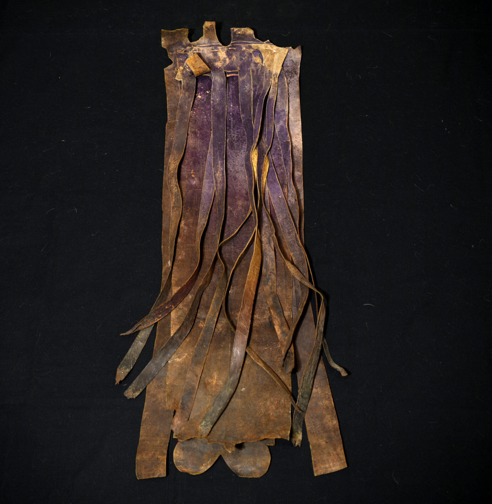 Early 20th century. Silver and Mediterranean coral, 5.7 grams (0.20 oz); approx. 5.1 cm high (2.01″).  The Imazighen (singular Amazigh), also known as the Berbers, are among the original peoples of North Africa. Their myths, legends, and history span nearly 9,000 years, dating back to the Proto‑Mediterranean cultures. They have maintained a strong cultural unity through the preservation of their unique language and traditions, which—like their land—are both African and Mediterranean in character.  mor25