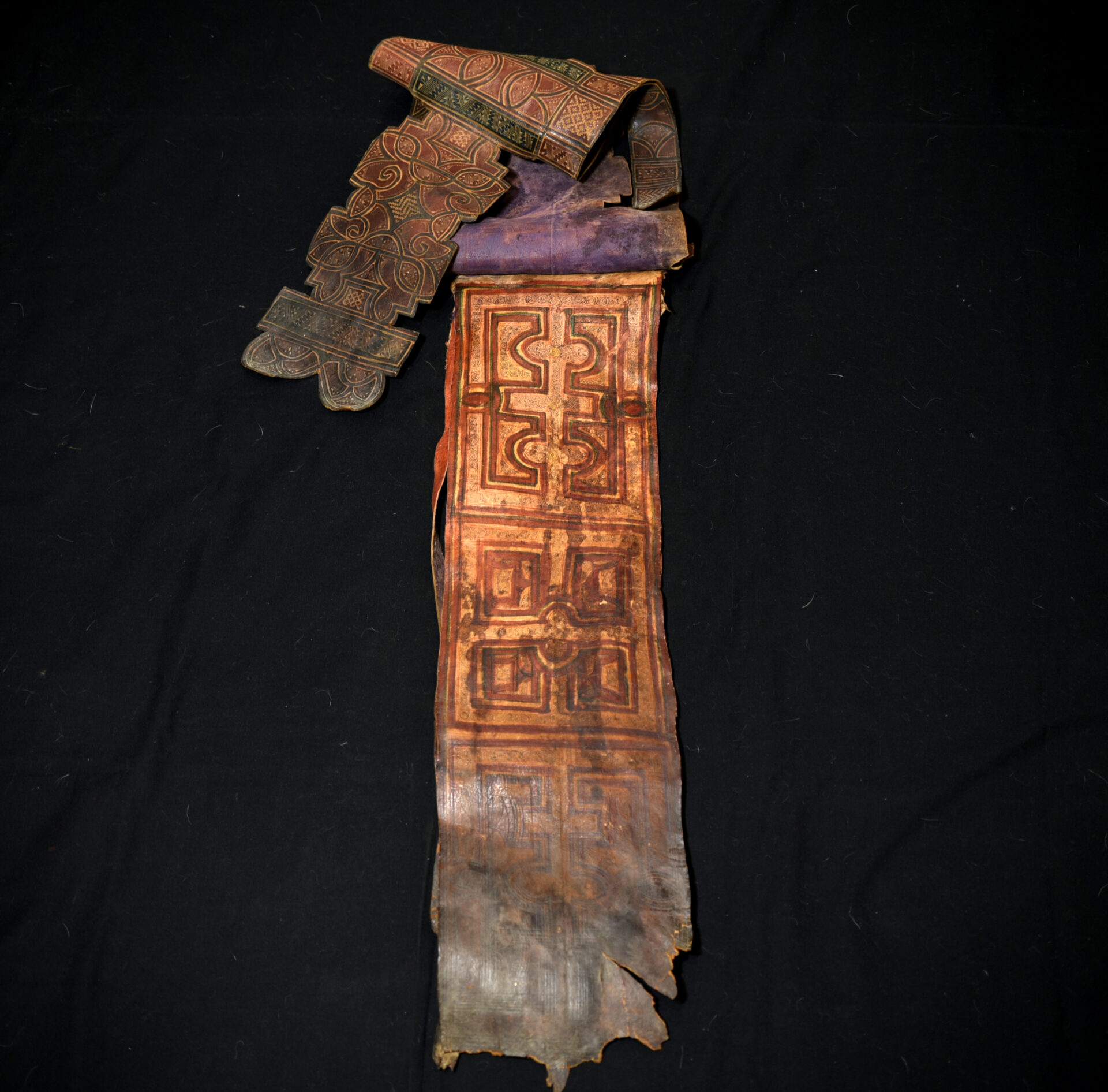 Early 20th century. Silver and Mediterranean coral, 5.7 grams (0.20 oz); approx. 5.1 cm high (2.01″).  The Imazighen (singular Amazigh), also known as the Berbers, are among the original peoples of North Africa. Their myths, legends, and history span nearly 9,000 years, dating back to the Proto‑Mediterranean cultures. They have maintained a strong cultural unity through the preservation of their unique language and traditions, which—like their land—are both African and Mediterranean in character.  mor25