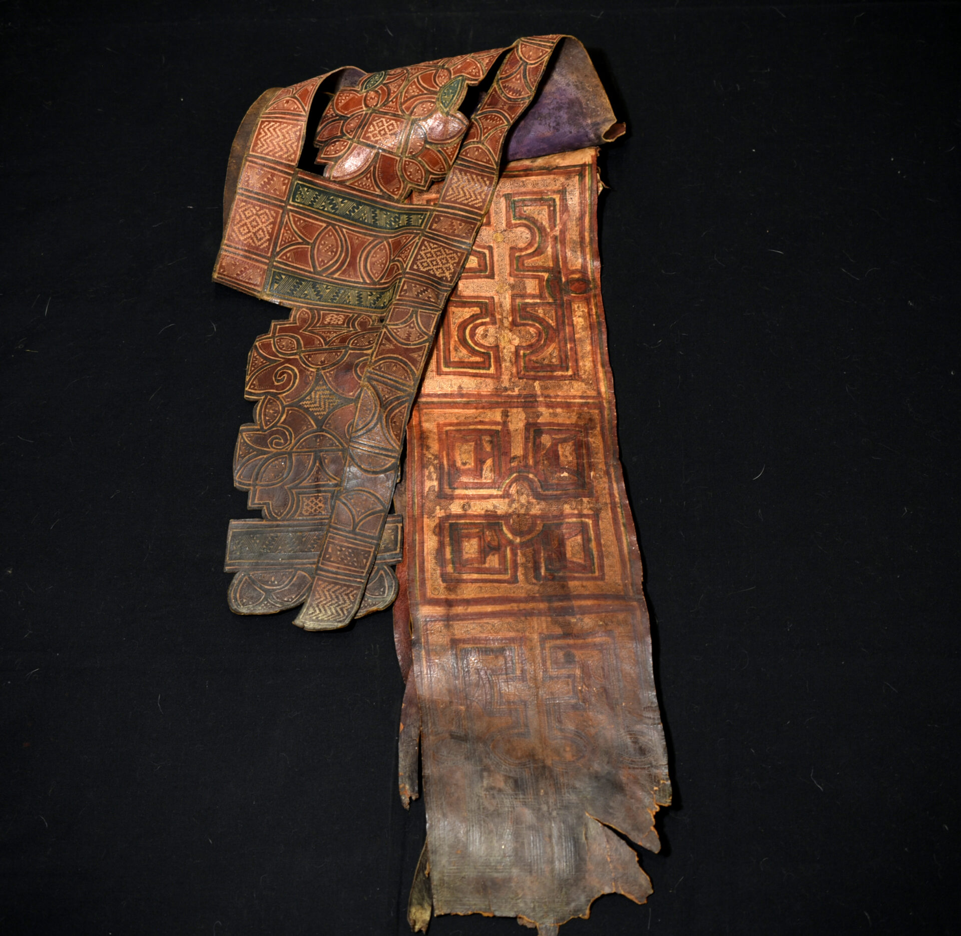 Early 20th century. Silver and Mediterranean coral, 5.7 grams (0.20 oz); approx. 5.1 cm high (2.01″).  The Imazighen (singular Amazigh), also known as the Berbers, are among the original peoples of North Africa. Their myths, legends, and history span nearly 9,000 years, dating back to the Proto‑Mediterranean cultures. They have maintained a strong cultural unity through the preservation of their unique language and traditions, which—like their land—are both African and Mediterranean in character.  mor25