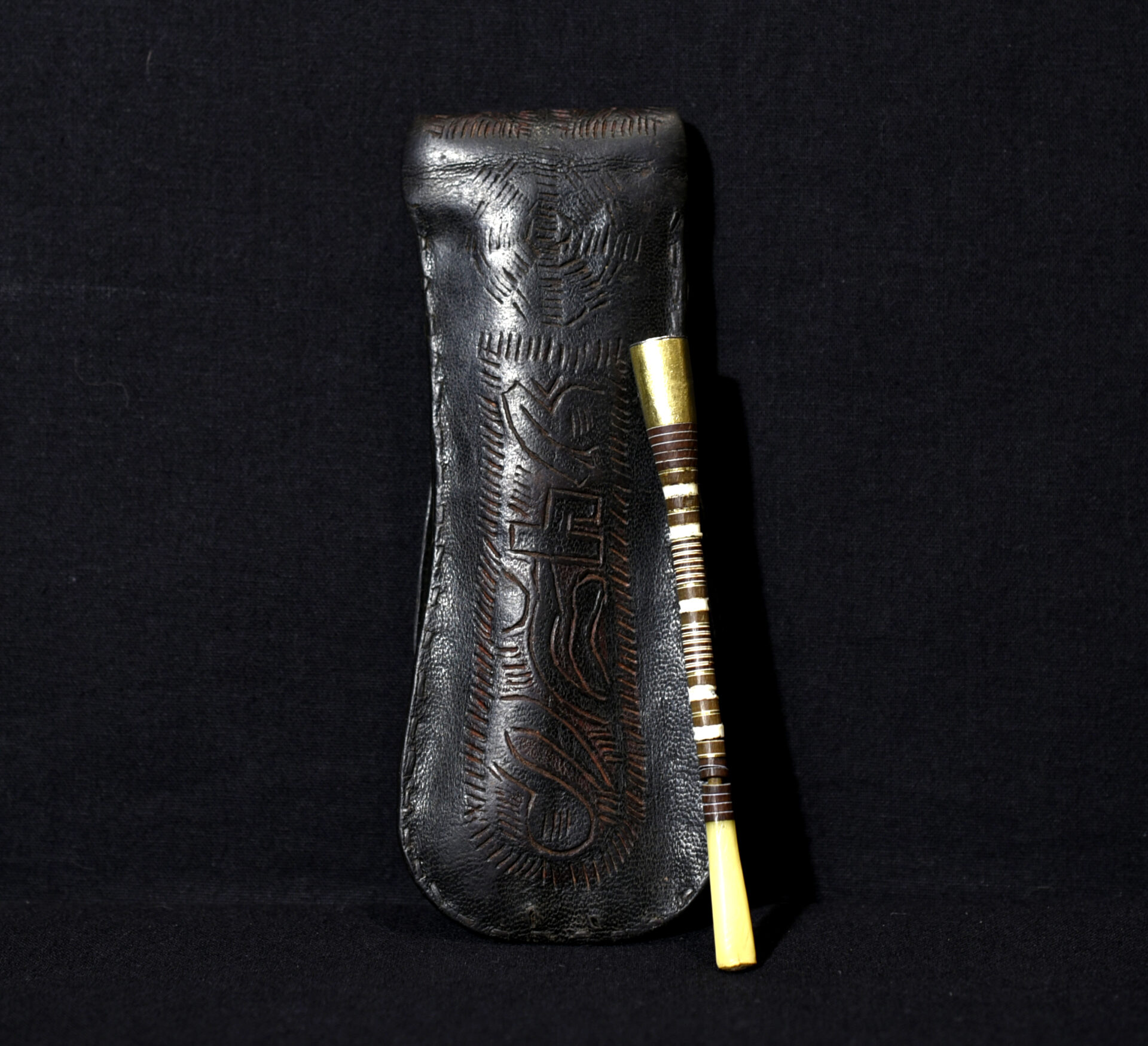 Old Tuareg Leather Bag and Smoking Pipe – Niger