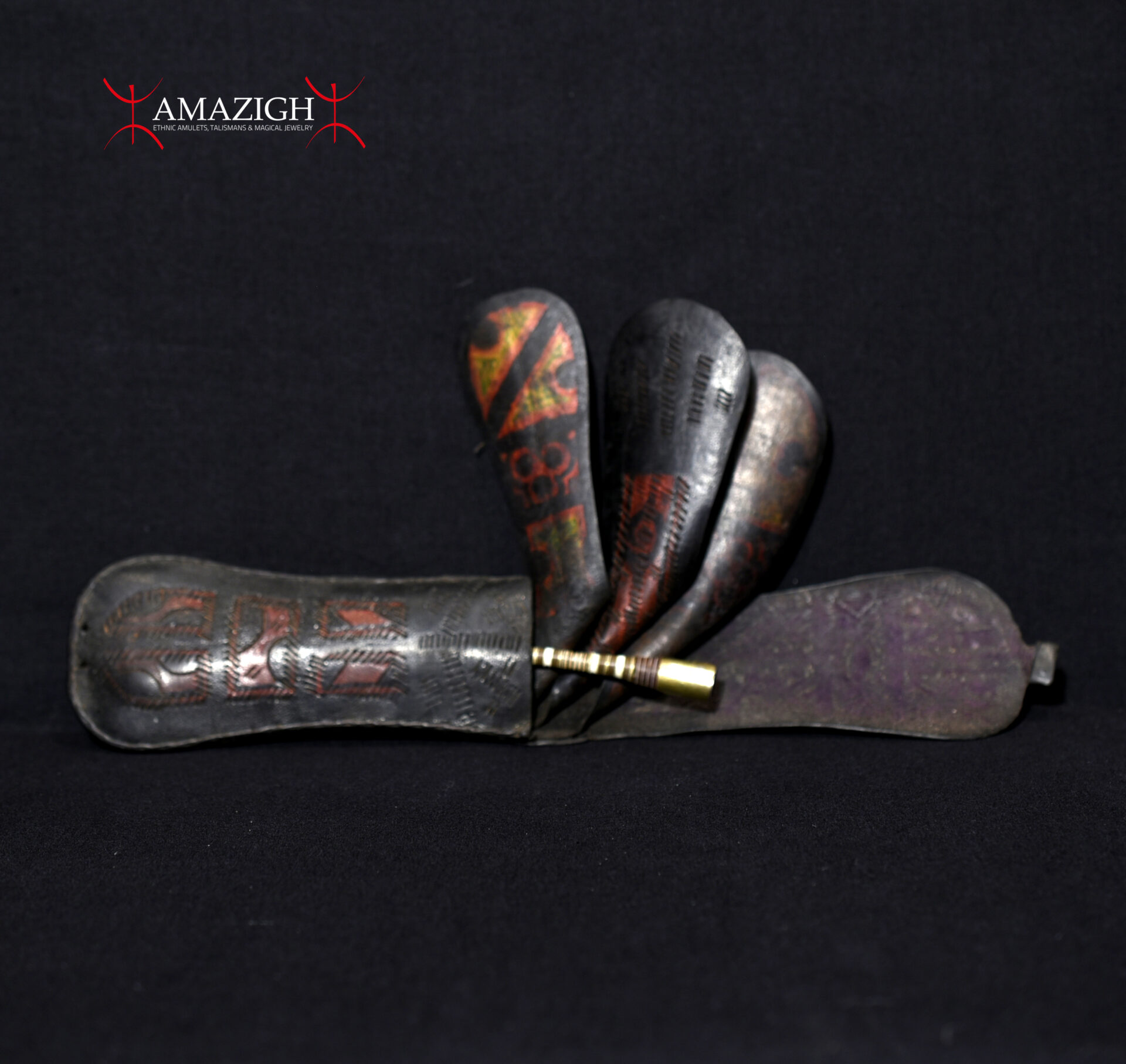 Old Tuareg Leather Bag and Smoking Pipe – Niger