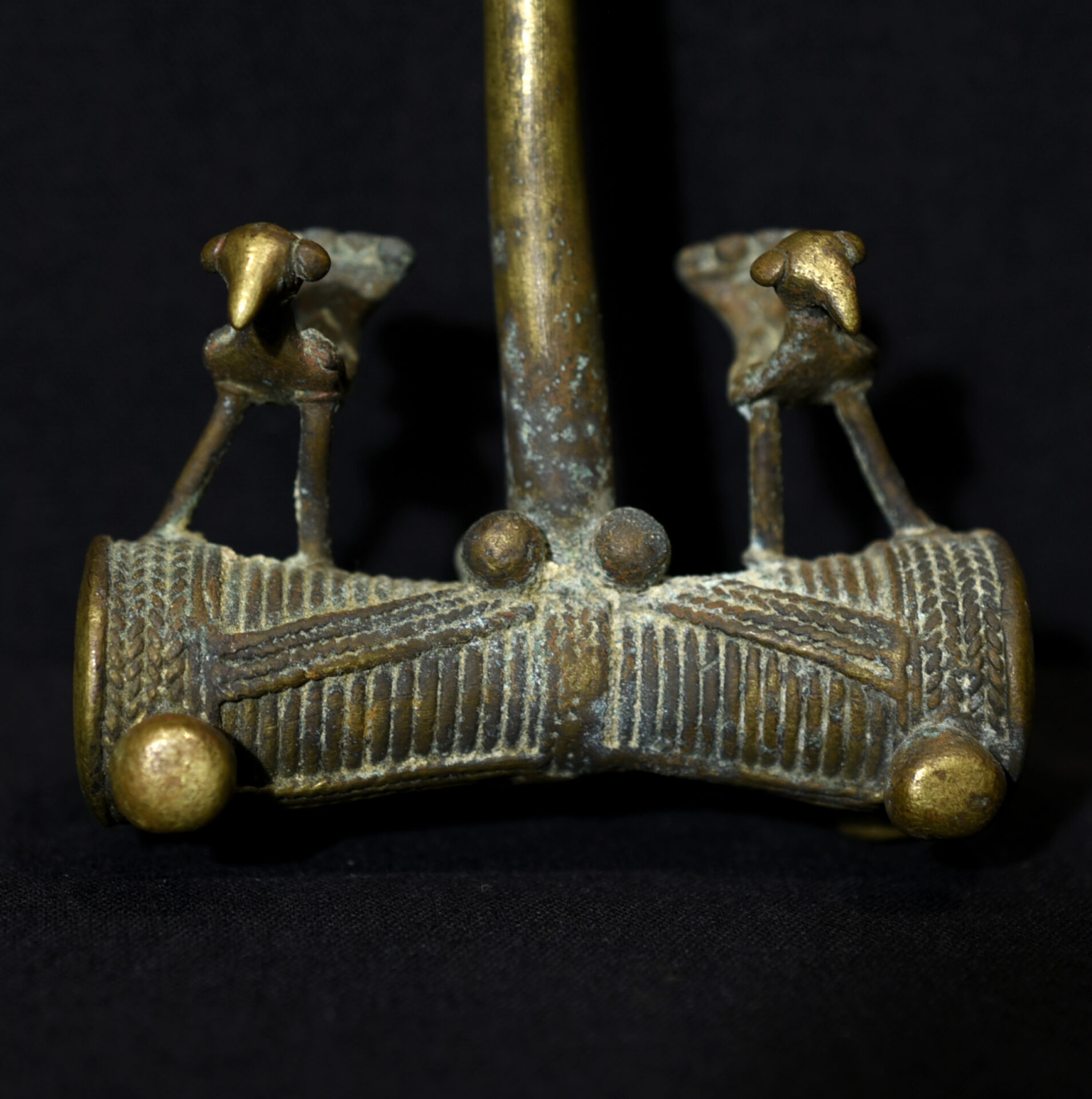 Antique Tiv Bronze Snuff Ring (Snuff Inhaler) – Ritual Tobacco Object – Nigeria