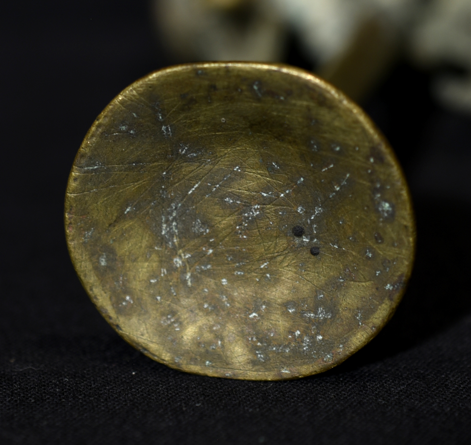 Antique Tiv Bronze Snuff Ring (Snuff Inhaler) – Ritual Tobacco Object – Nigeria