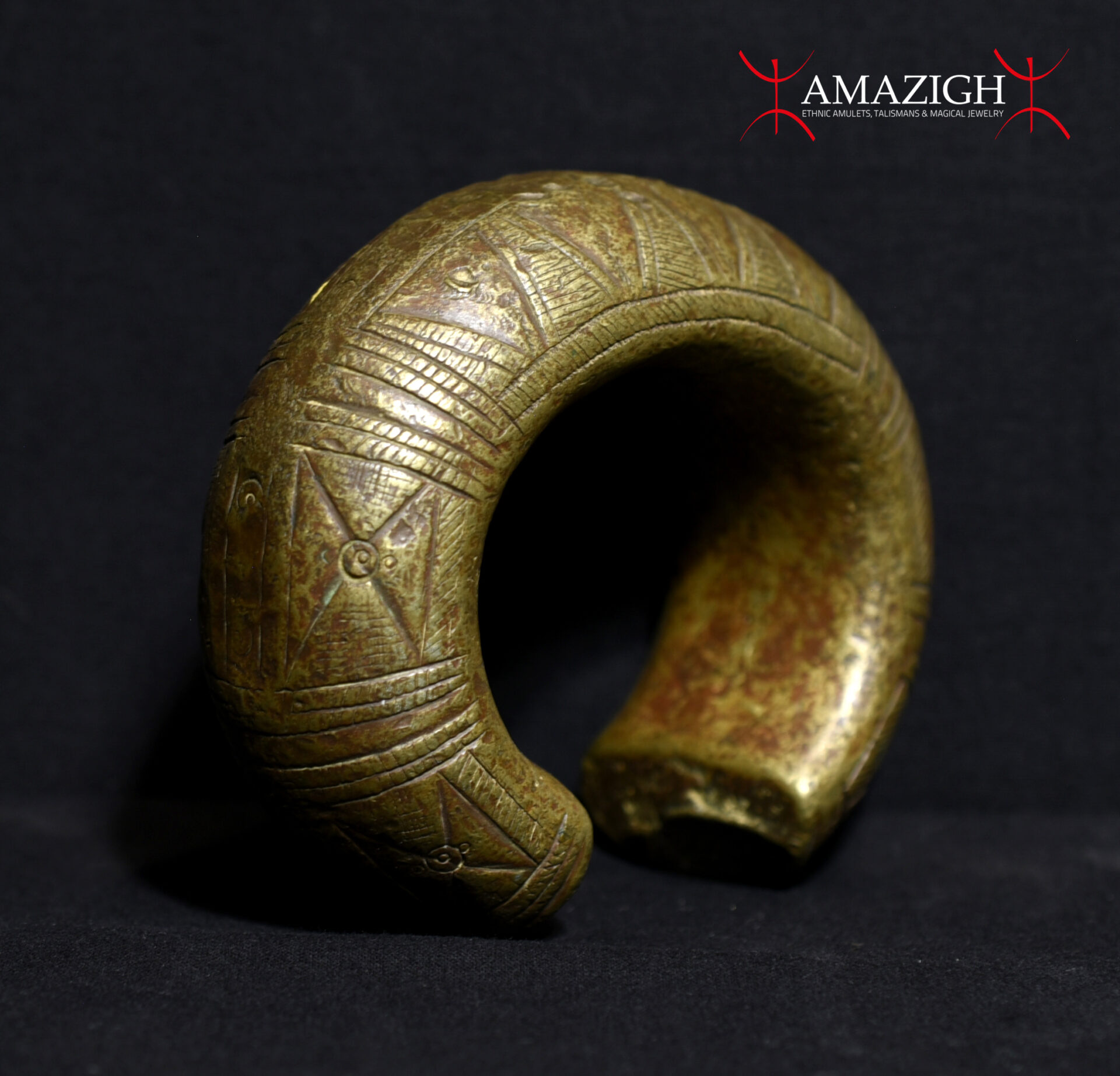 Dear   Could you possibly guide me as to the market value on a woman’s embroidered Akhazi Cloth from Ida Ou Nadif tribe… I collected one over 20 years ago when I was living and traveling around the region. I noted that you either had one for sale or sold one off your site, so I am hoping you will not be offended if ask your guidance.   I am aware there are more recent era fakes coming out. I have cherished this piece and kept it out of light and dust. It is time to find it a good home.    Thank you kindly in advance.   ~Lynn de Lopez