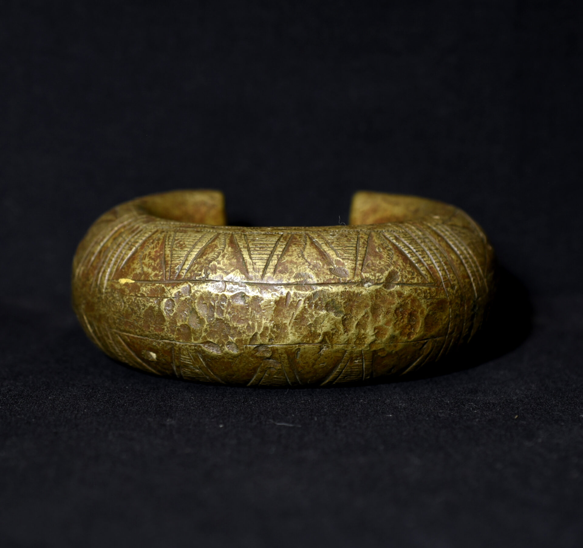 Dear   Could you possibly guide me as to the market value on a woman’s embroidered Akhazi Cloth from Ida Ou Nadif tribe… I collected one over 20 years ago when I was living and traveling around the region. I noted that you either had one for sale or sold one off your site, so I am hoping you will not be offended if ask your guidance.   I am aware there are more recent era fakes coming out. I have cherished this piece and kept it out of light and dust. It is time to find it a good home.    Thank you kindly in advance.   ~Lynn de Lopez